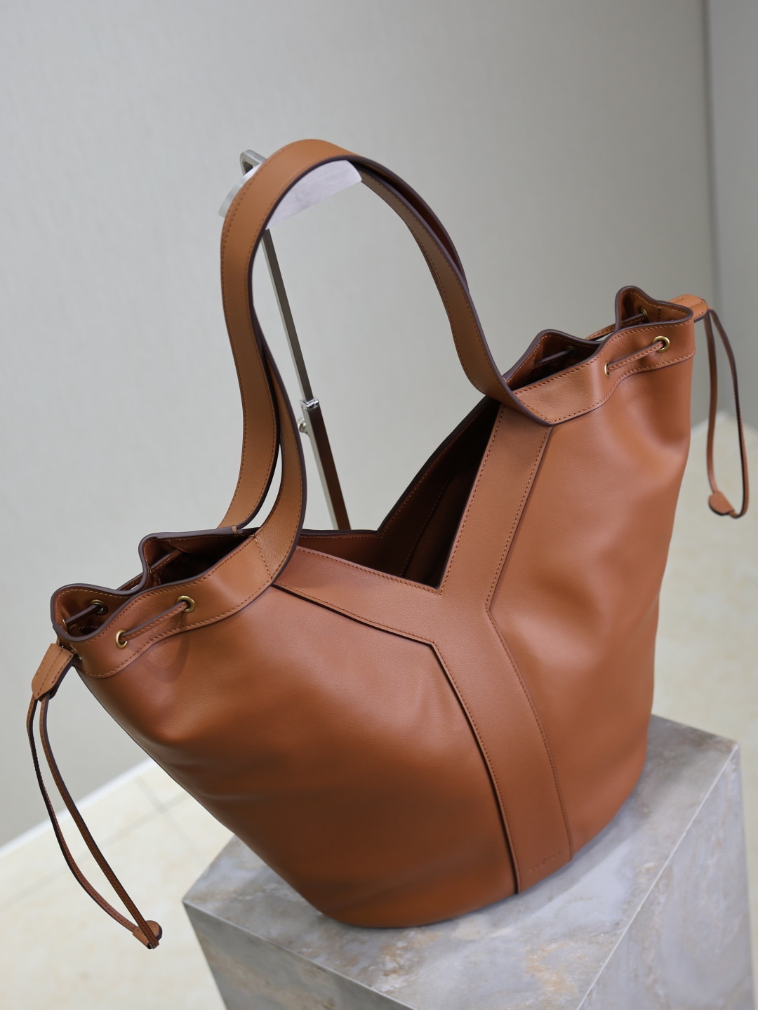 Y51 Y Large Hobo (Leather) 35 x 25 x 15 cm