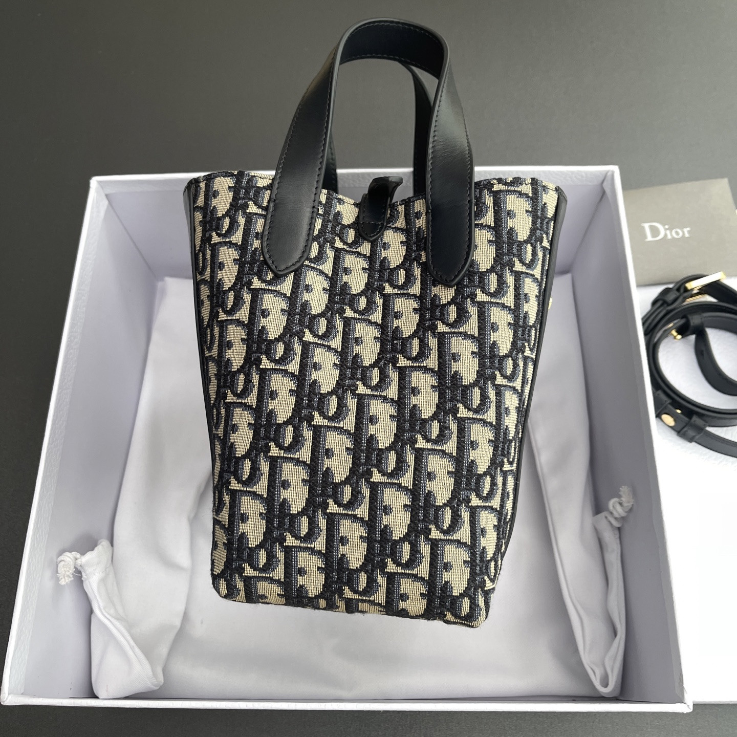 D10r Small Signature Bucket Bag 21x19x11cm