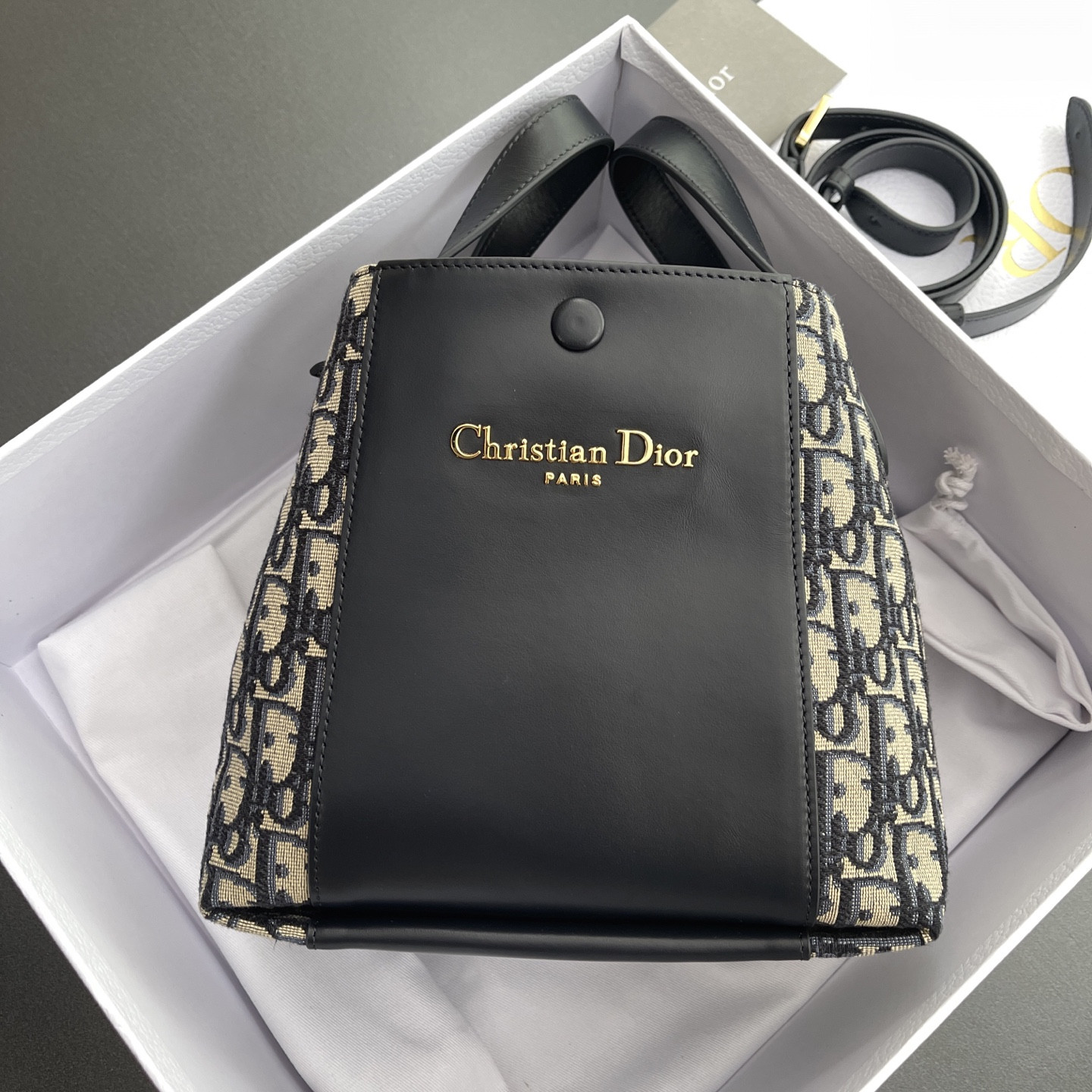 D10r Small Signature Bucket Bag 21x19x11cm