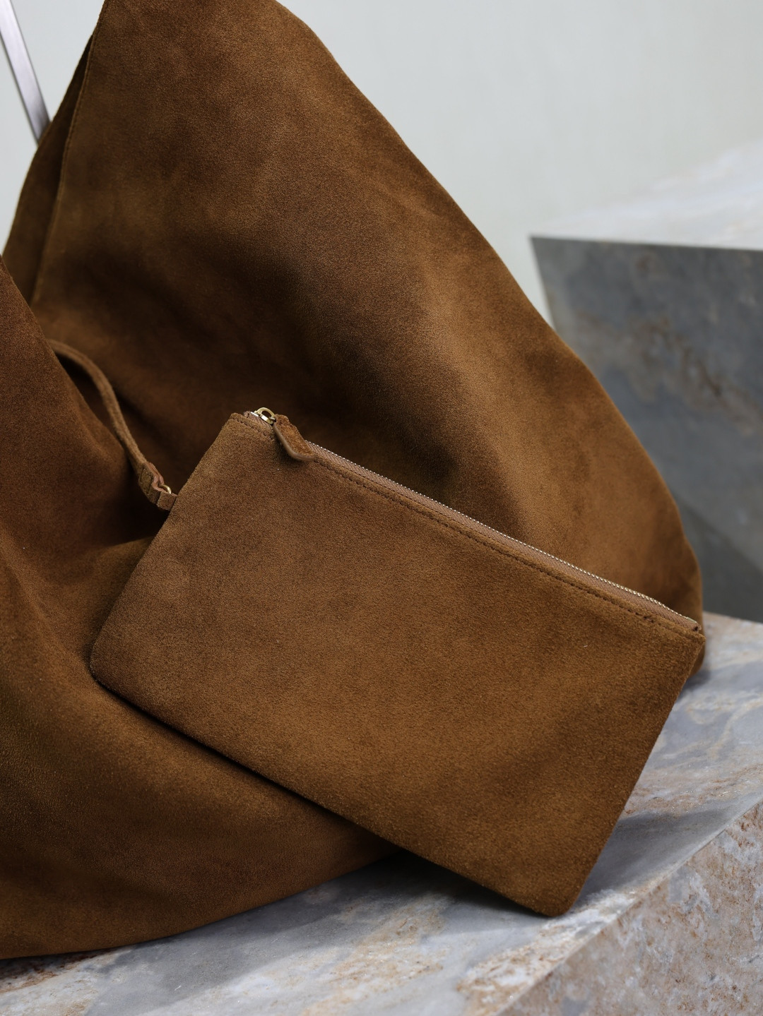 Y51 Amalia (suede) 42x50x1cm