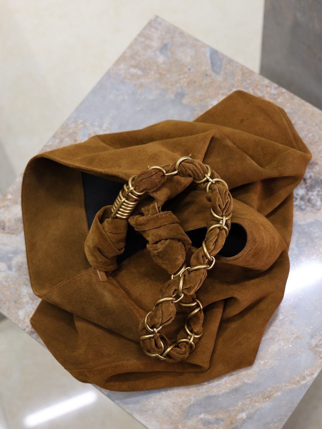 Y51 Amalia (suede) 42x50x1cm