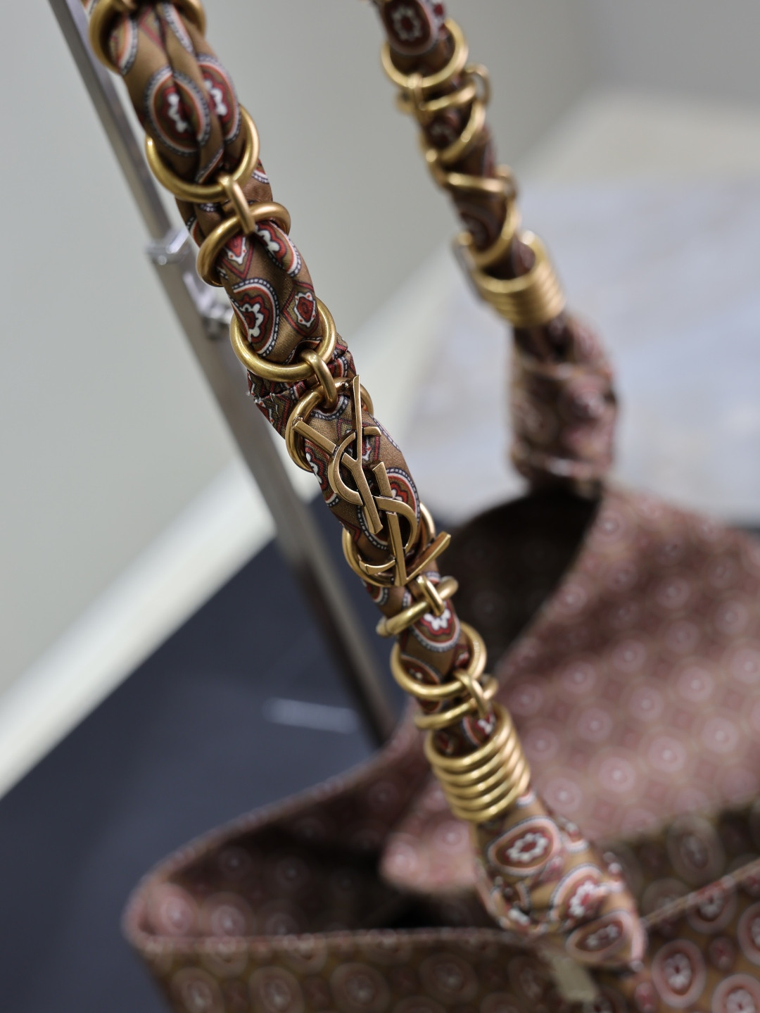 Y51 Amalia (Jacquard) 42x50x1cm