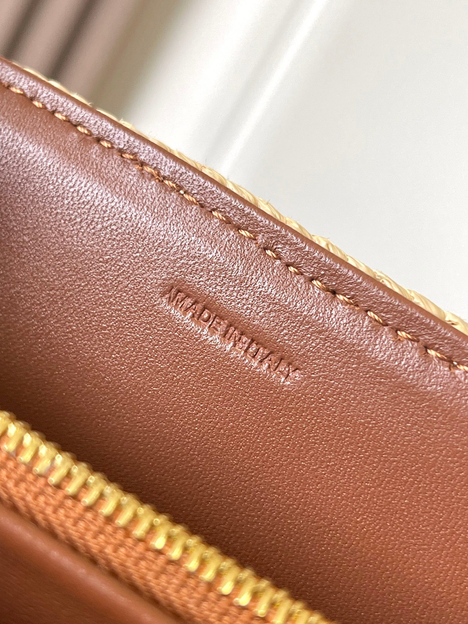 Ce1i*e Victoire Medium Bag IN RAFFIA WITH TRIOMPHE EMBROIDERIES 25x17x9cm