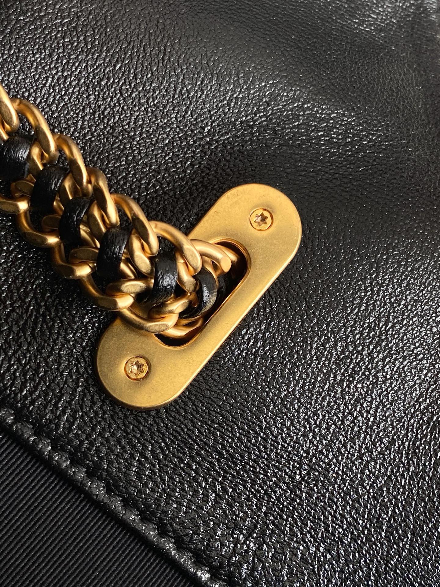 Ch**el 25P HOBO Bag 25x20x13cm