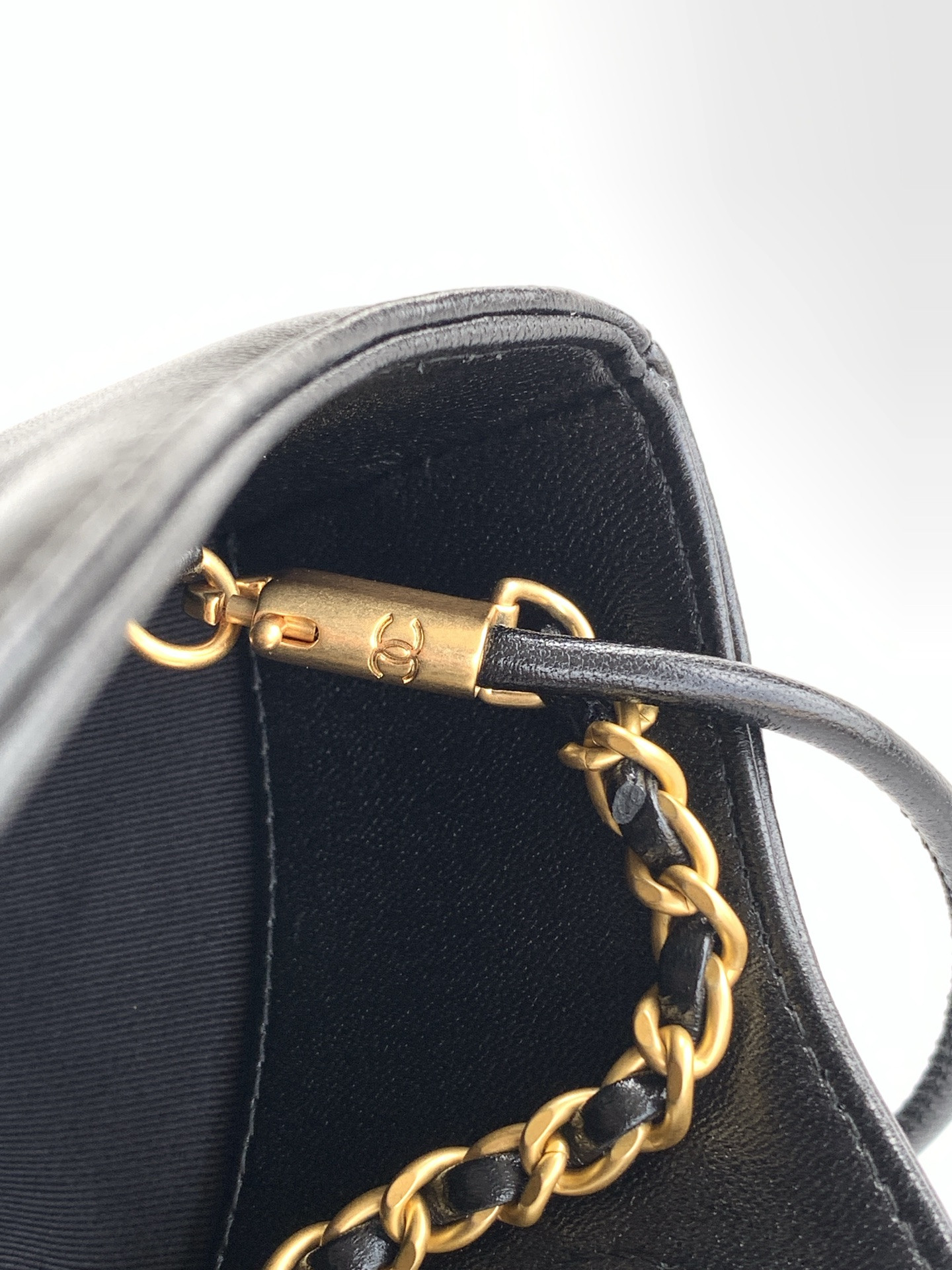 Ch**el 31 Mini Shopping Bag Lambskin & Gold-Tone Metal 22x23x5cm