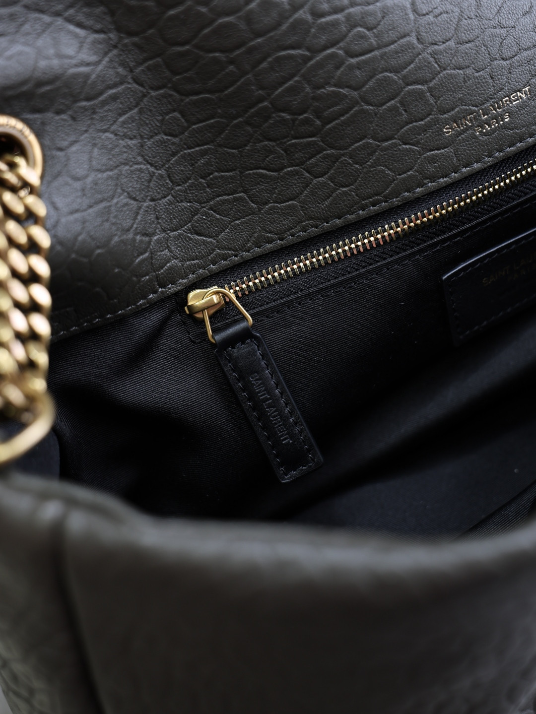 Y51 CALYPSO medium in grained lambskin 800916 30x15x7.5cm