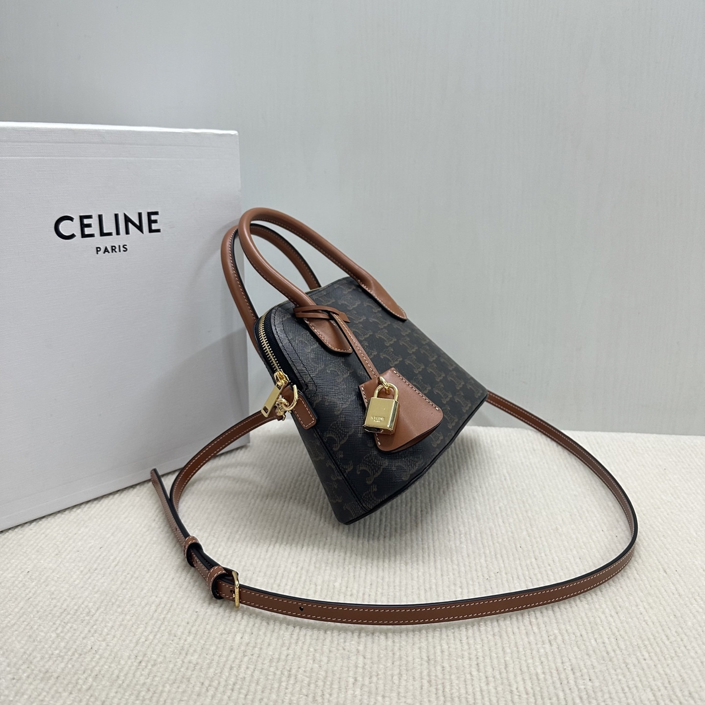 Ce1i*e TEEN HONORINE BAG IN Triomphe Canvas and Calfskin 22.5x17x10cm