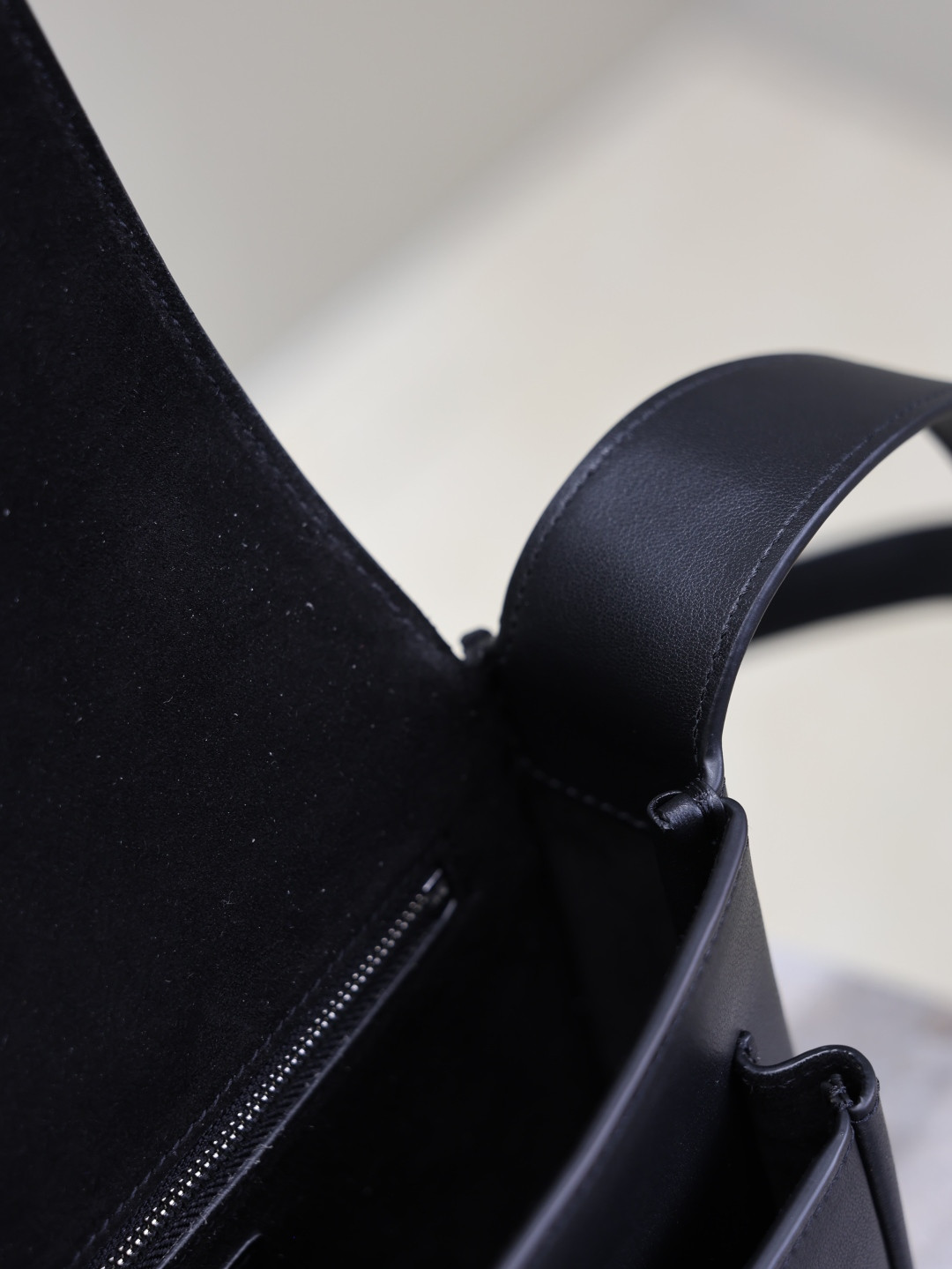 Y51 Sa1nt Lau*nt Niki small satchel in smooth leather 21x16x5cm