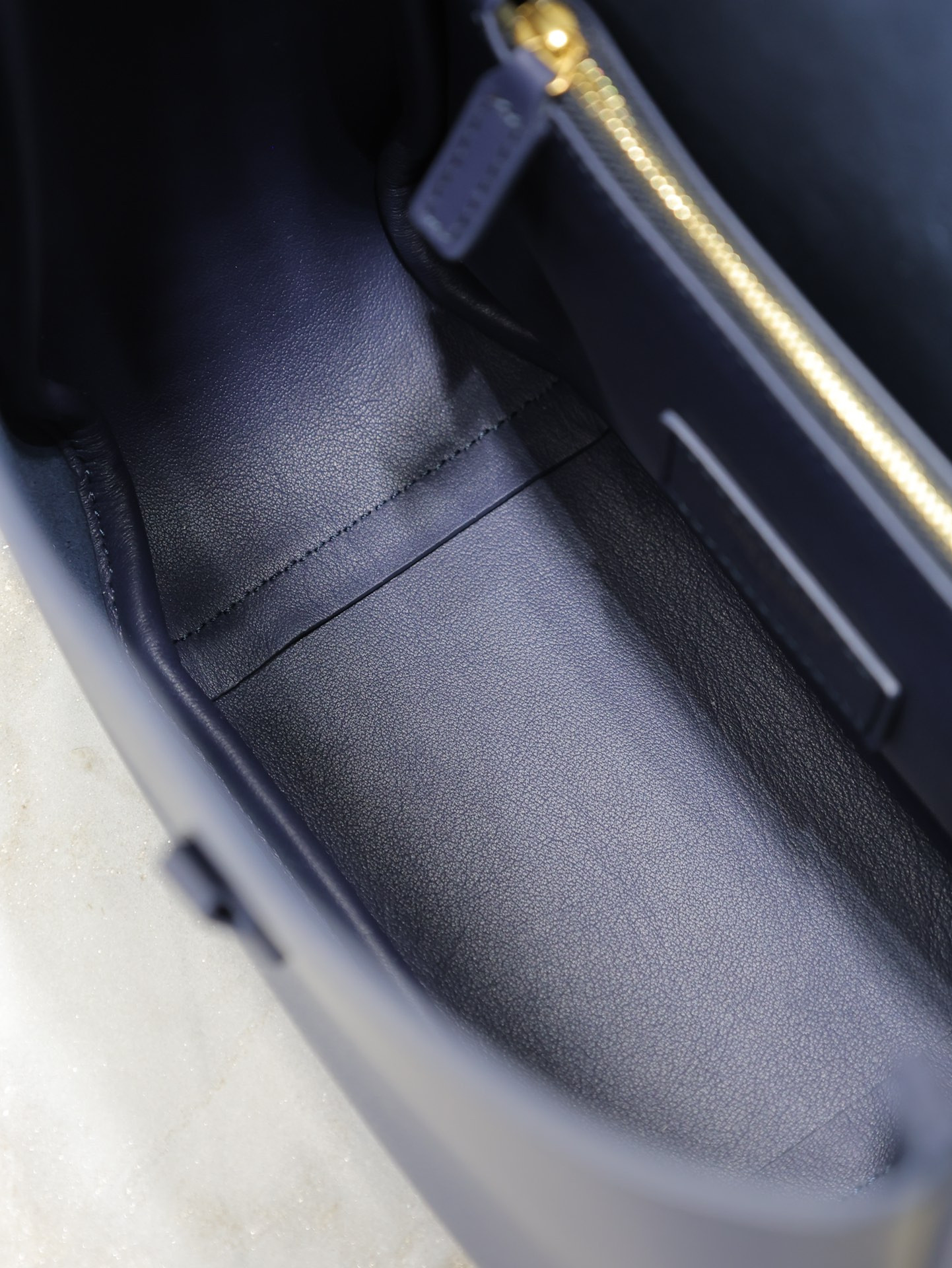 Y51 LE 5 À 7 S*pple small IN GRAINED LEATHER 23x22x8.5cm