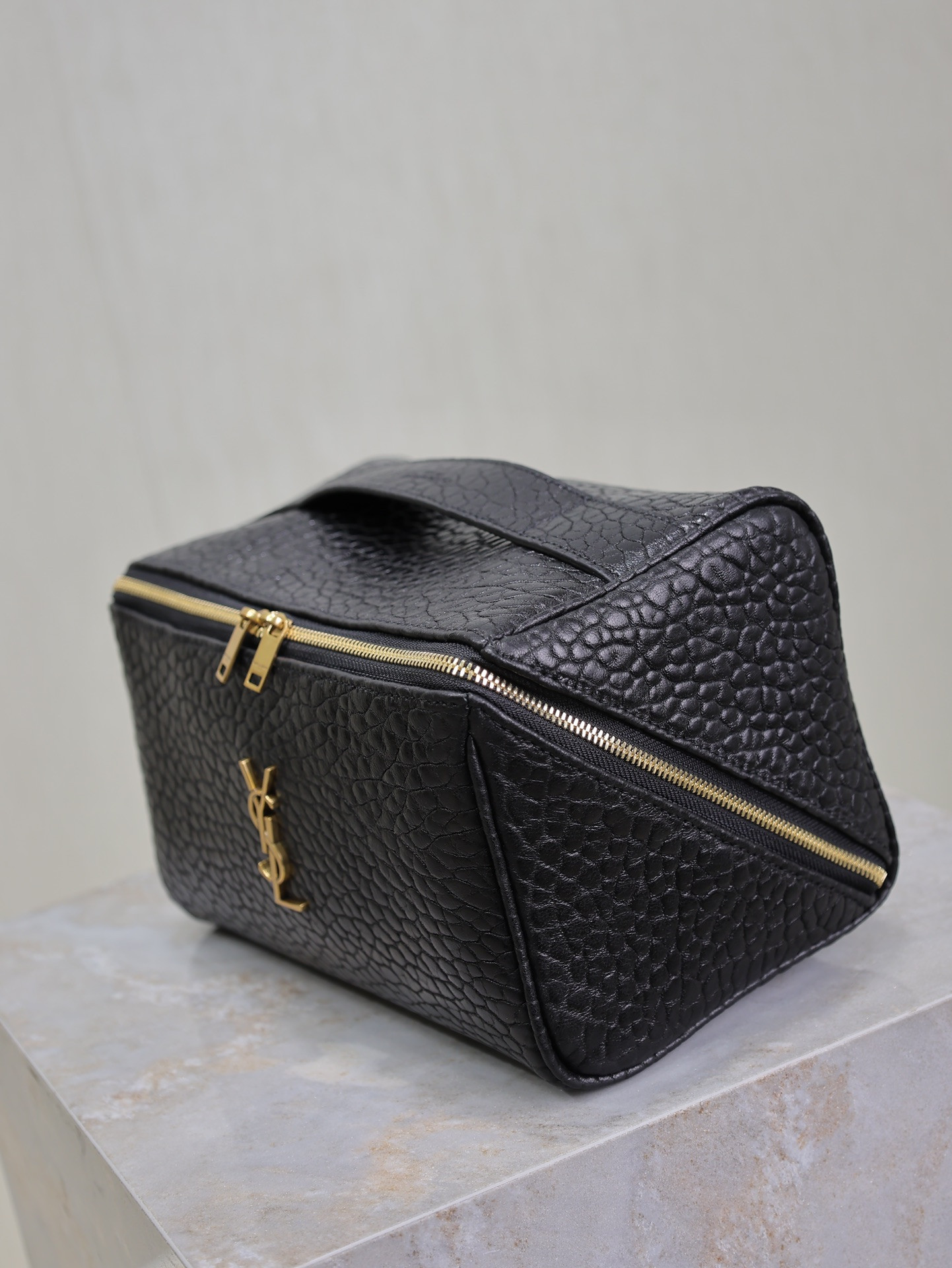 Y51 GABY Vanity Case in Grained Leather 21x13x13cm