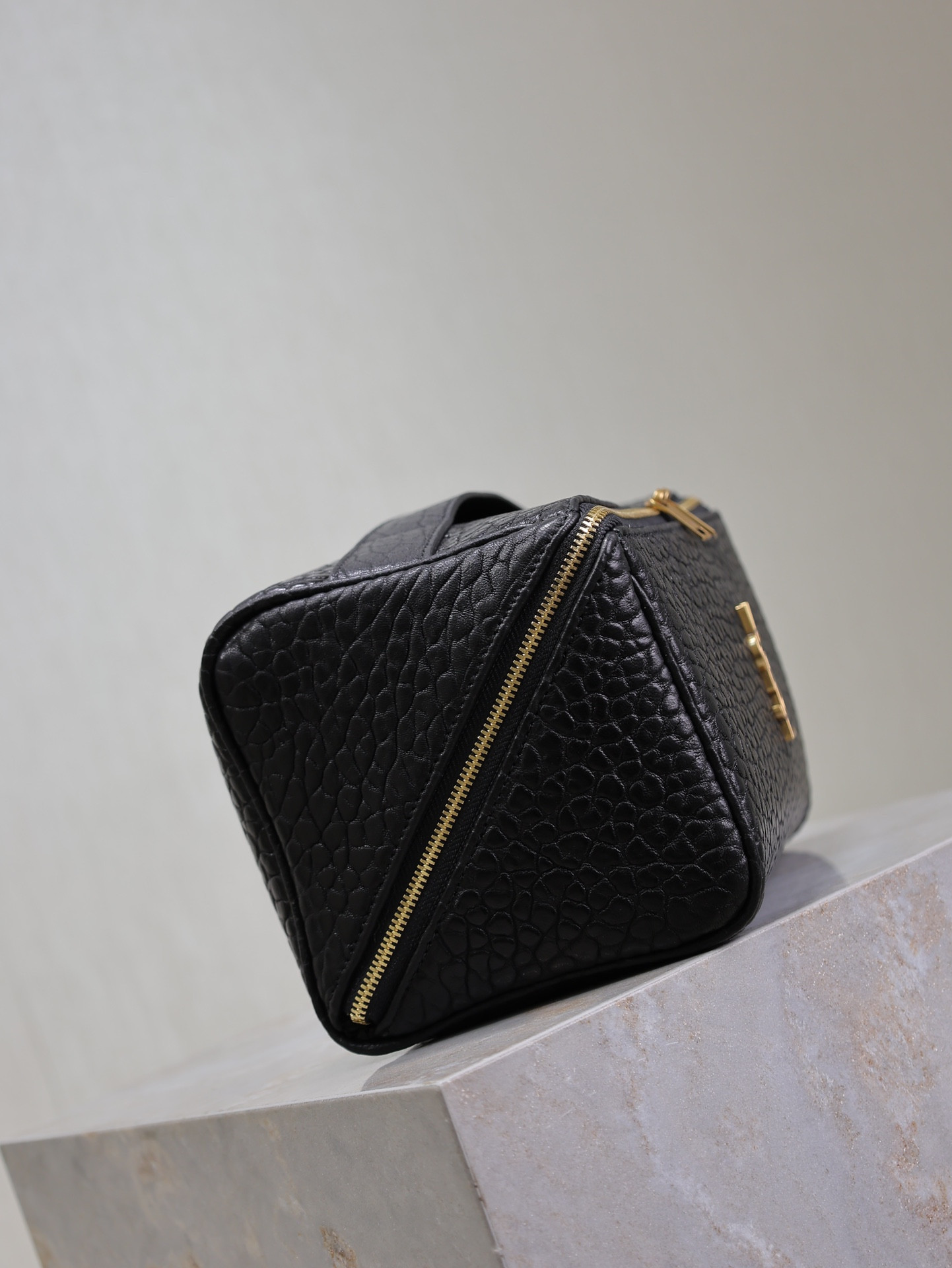 Y51 GABY Vanity Case in Grained Leather 21x13x13cm