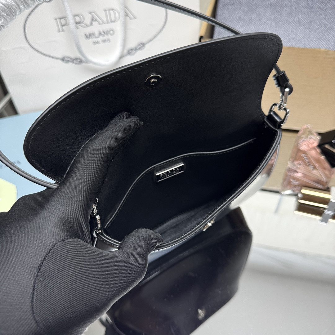 Pra*a Small Cleo brushed leather shoulder bag with flap 15.5x22x4cm