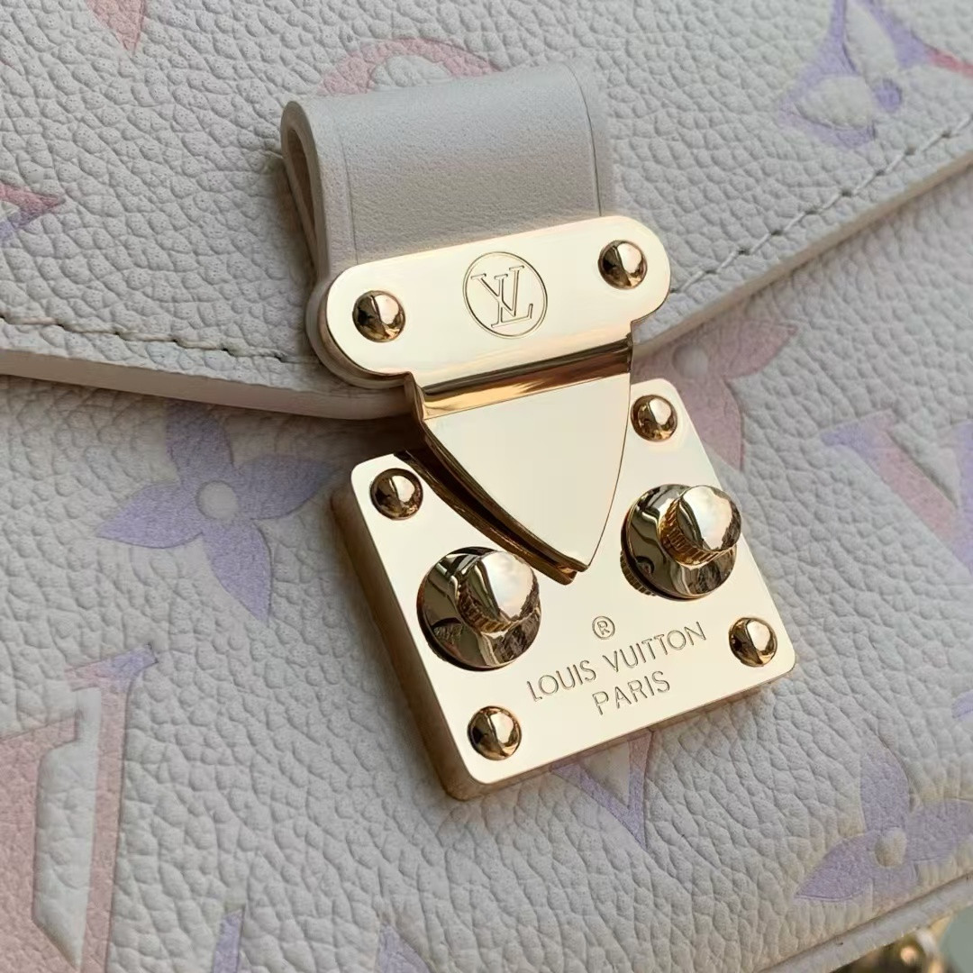 LV Pochette Métis East West M25682 21.5x13.5x6cm