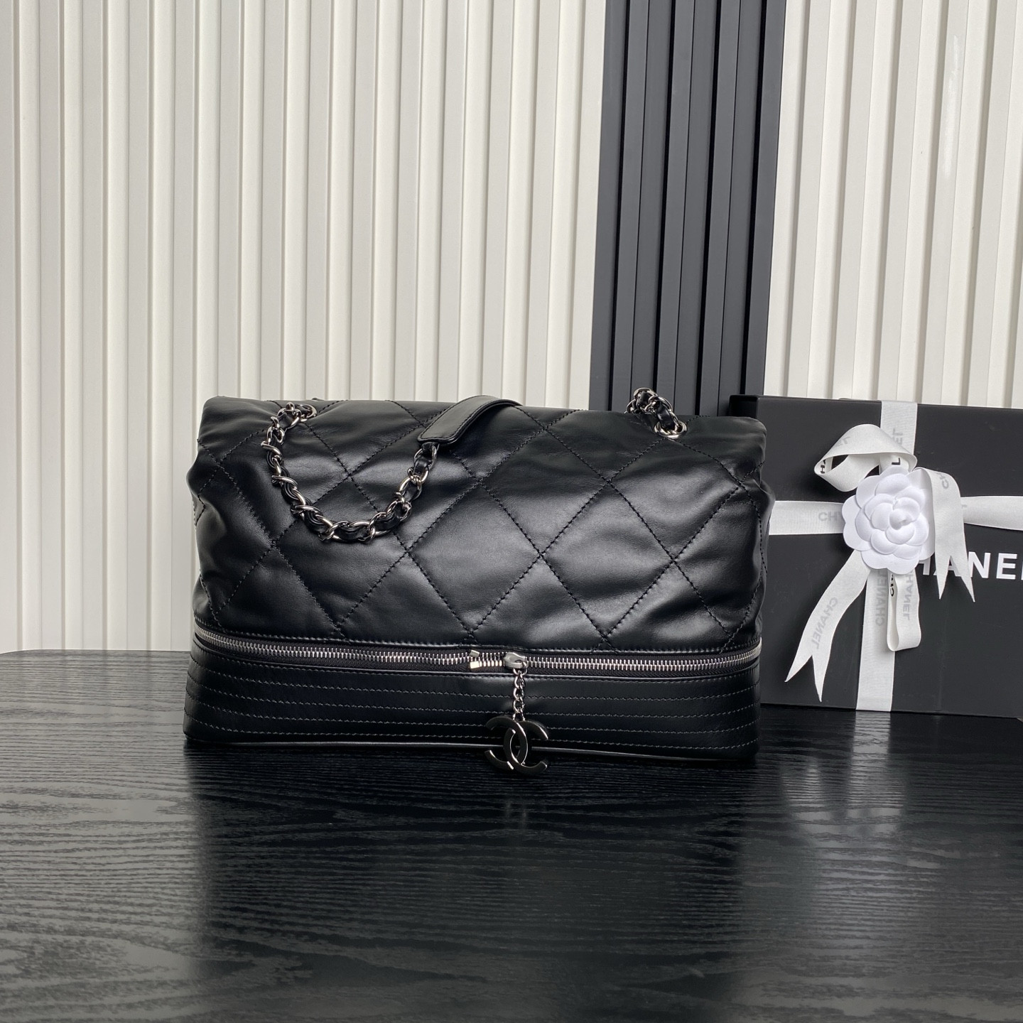 Ch**el Vintage Graffiti Tote Airport Bag 36x24x12cm