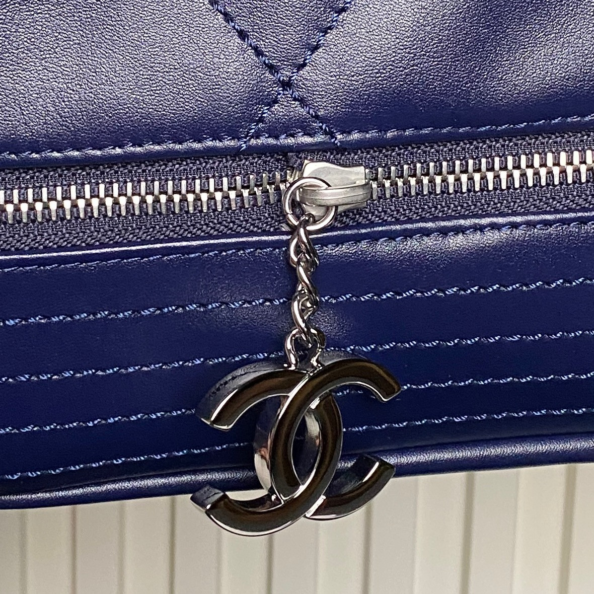 Ch**el Vintage Graffiti Tote Airport Bag 36x24x12cm