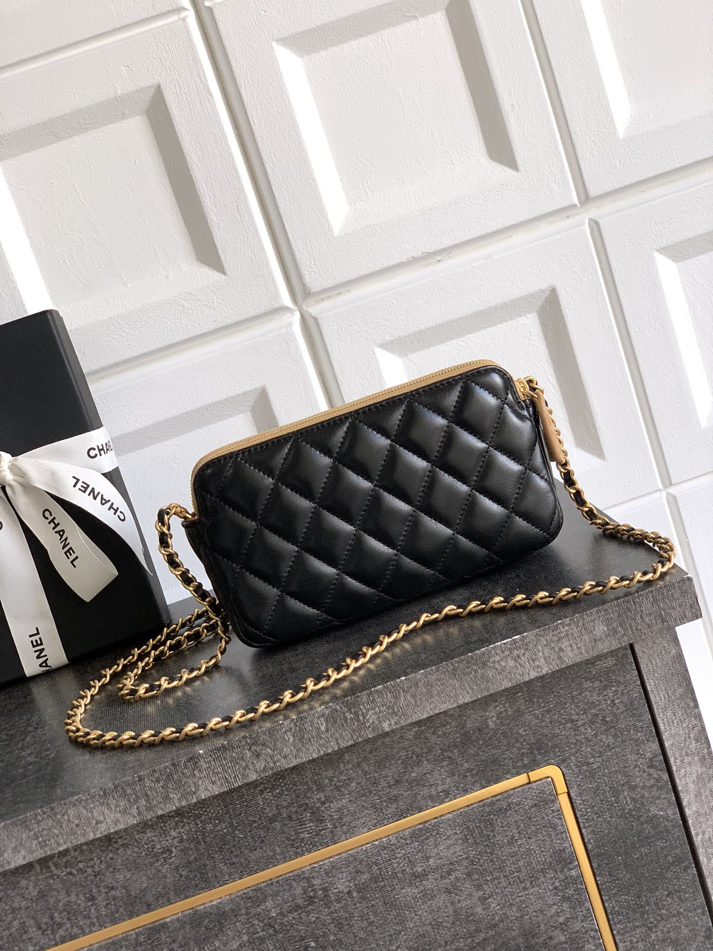 Ch**el Zipped Phone Holder With Chain AP4743 10x18x3cm