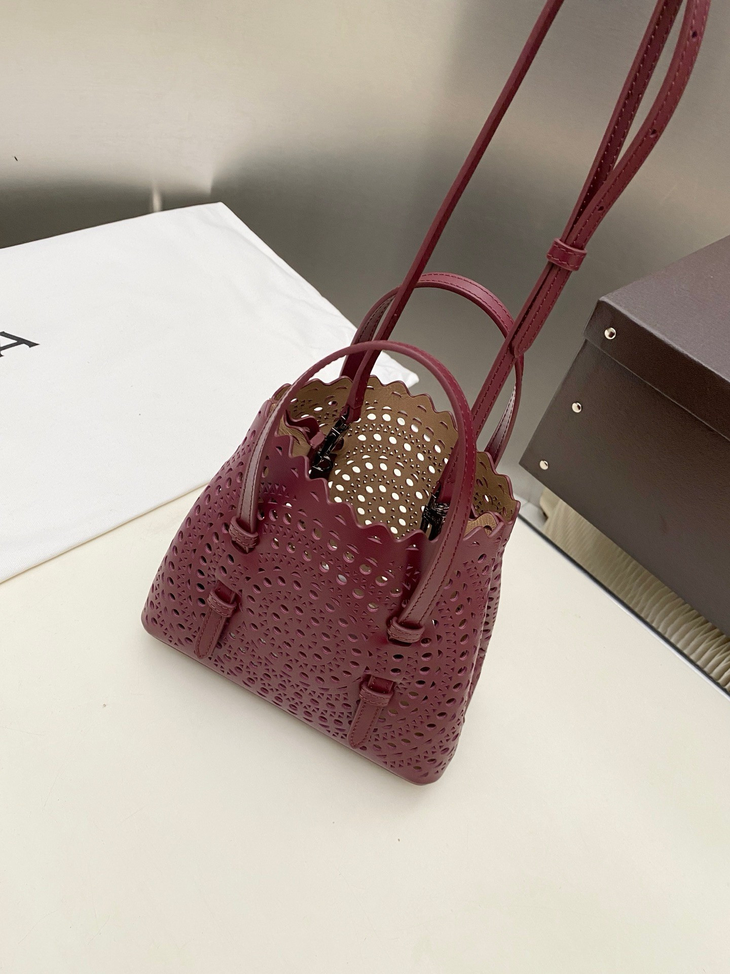 ALAÏA Mina 25 bag 25x20x12cm