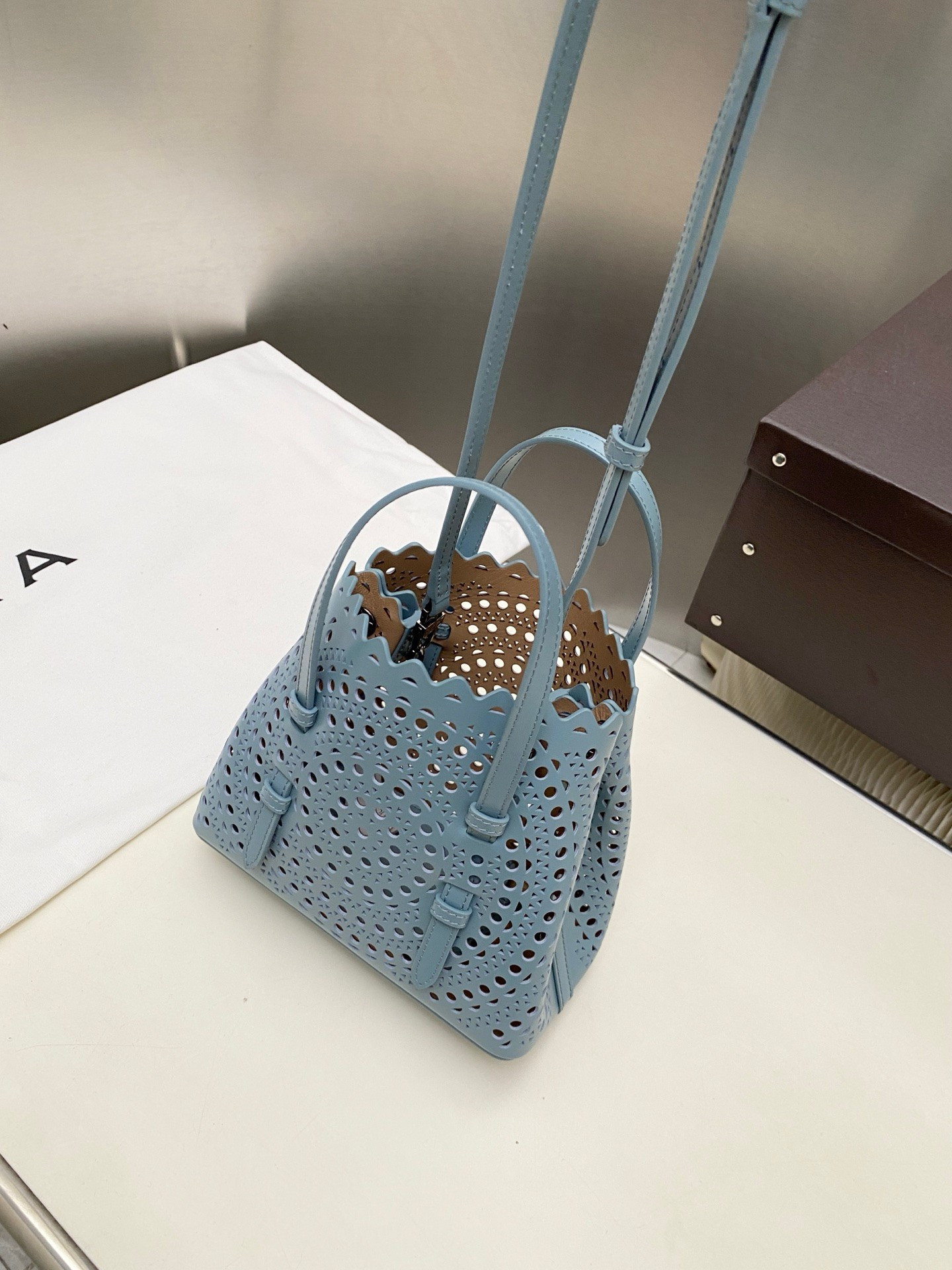 ALAÏA Mina 20 bag In Vienne Wave 20x17x10cm