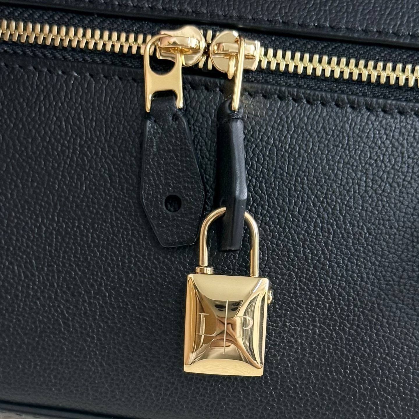 L0r0 P1ana Extra Bag L23 23x12x7cm