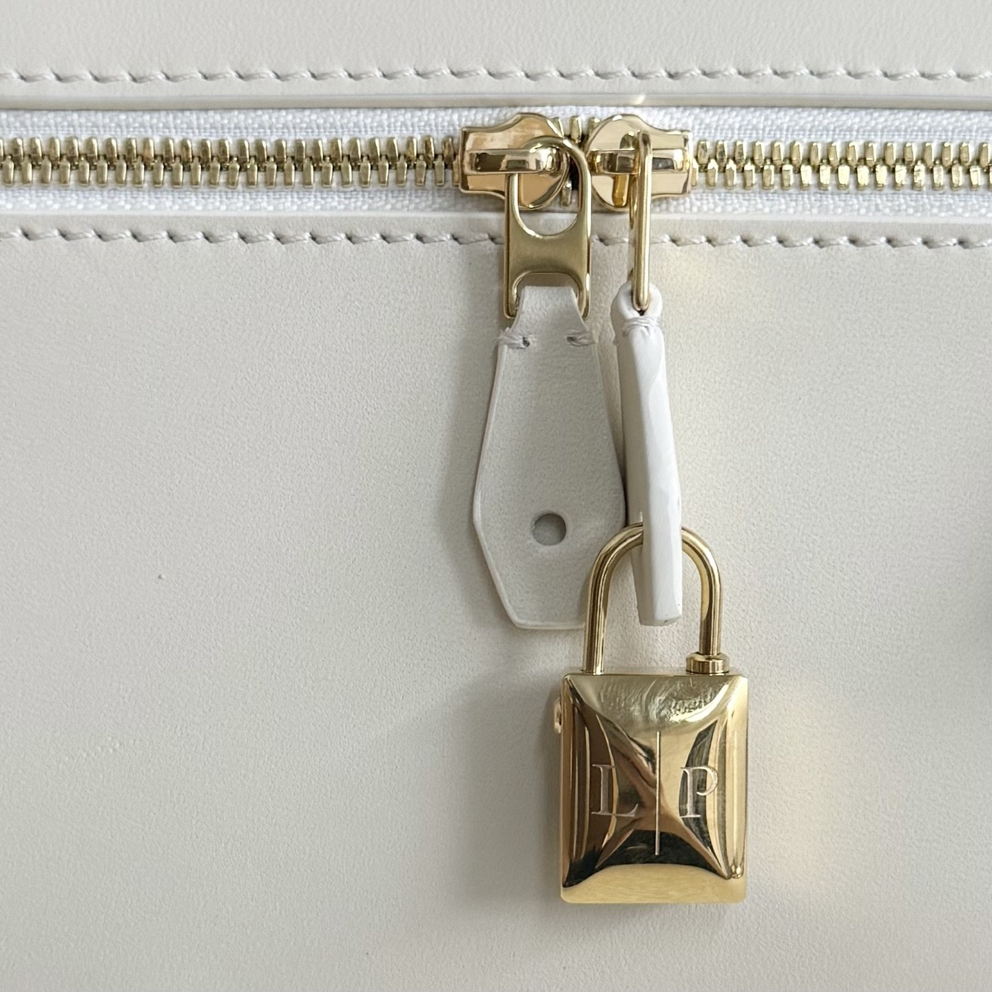 L0r0 P1ana Extra Bag L23 23x12x7cm