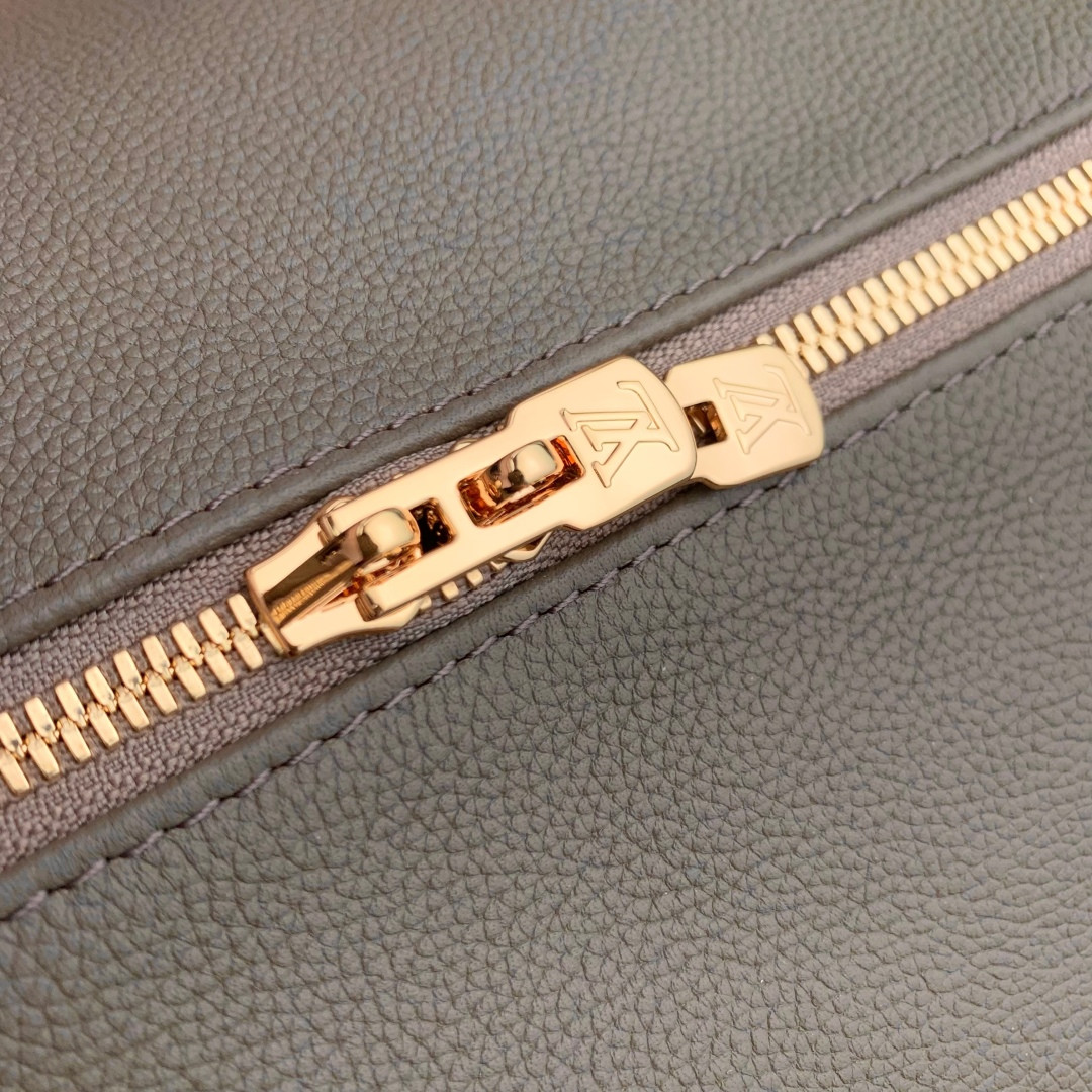 LV Express PM M26360 26x17x13.5cm