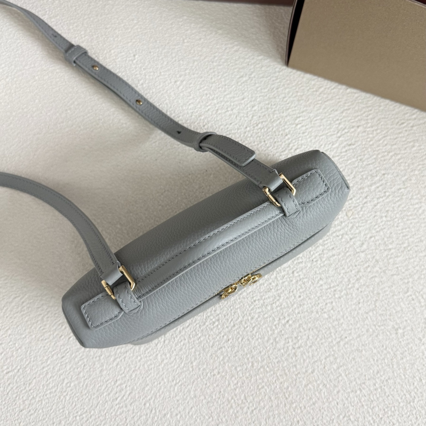 L0r0 P1ana Extra Pocket L19 Grained Calfskin 11 x 19 x 6.5 cm