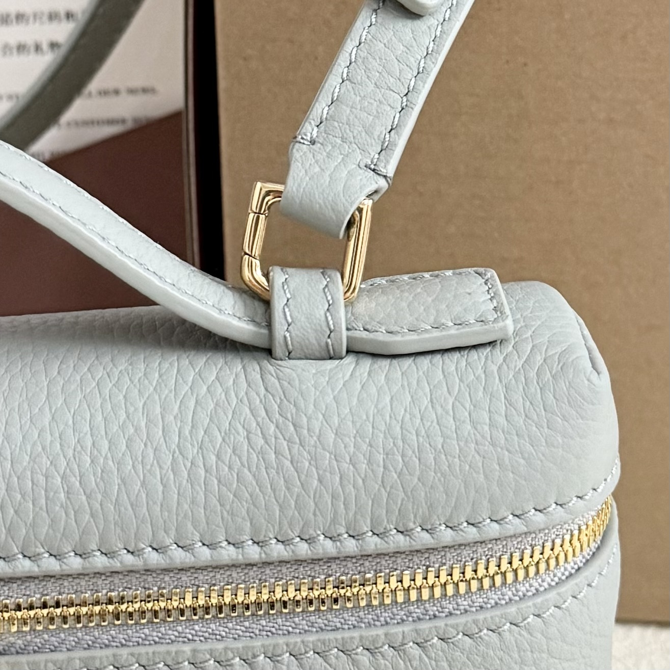 L0r0 P1ana Extra Pocket L19 Grained Calfskin 11 x 19 x 6.5 cm