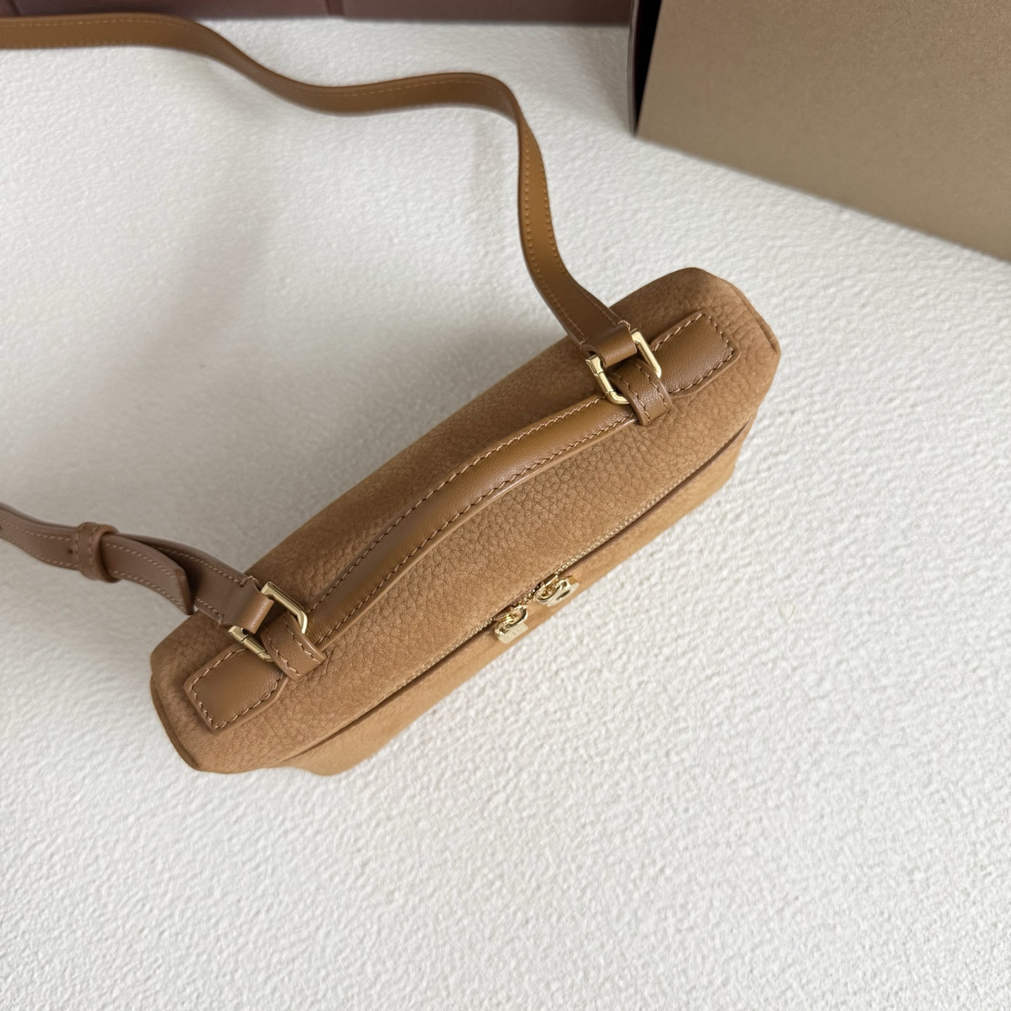 L0r0 P1ana Extra Pocket L19 Grained Calfskin 11 x 19 x 6.5 cm