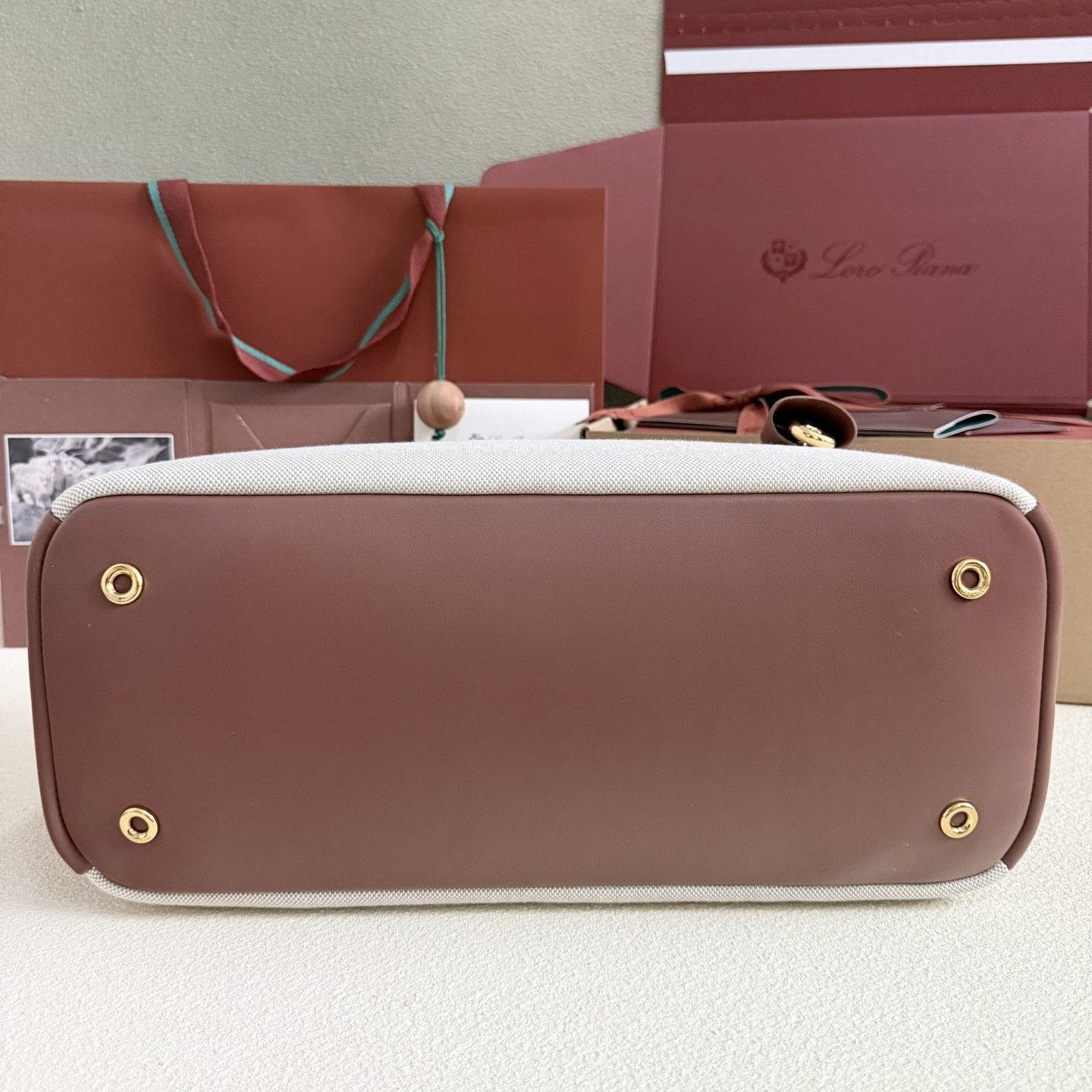 L0r0 P1ana Needle 38x22x16cm