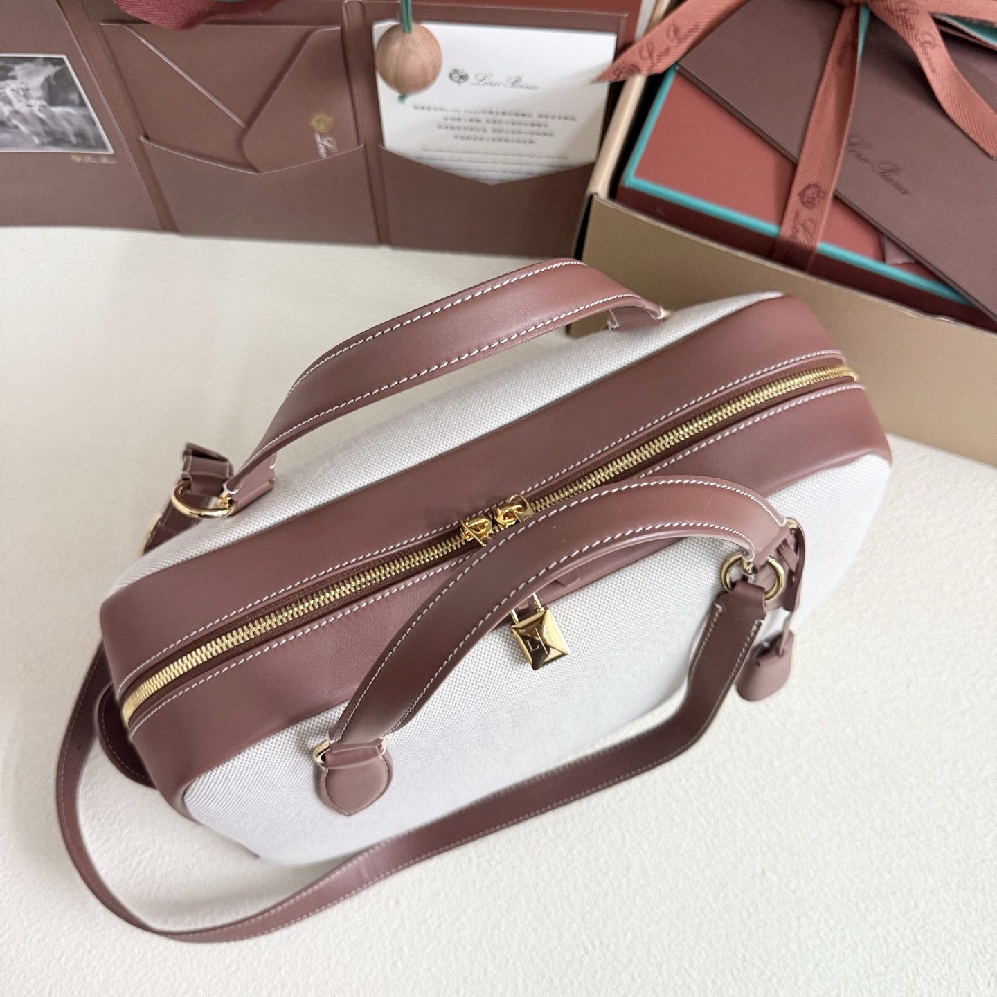 L0r0 P1ana Needle 38x22x16cm