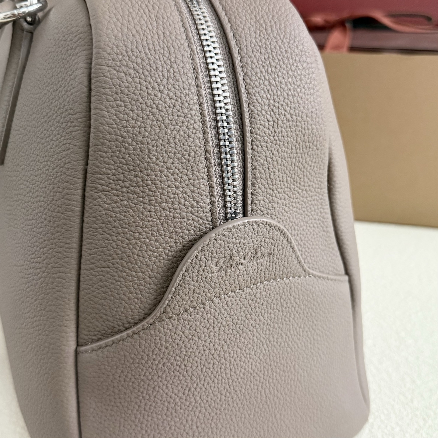 L0r0 P1ana Needle 38x22x16cm