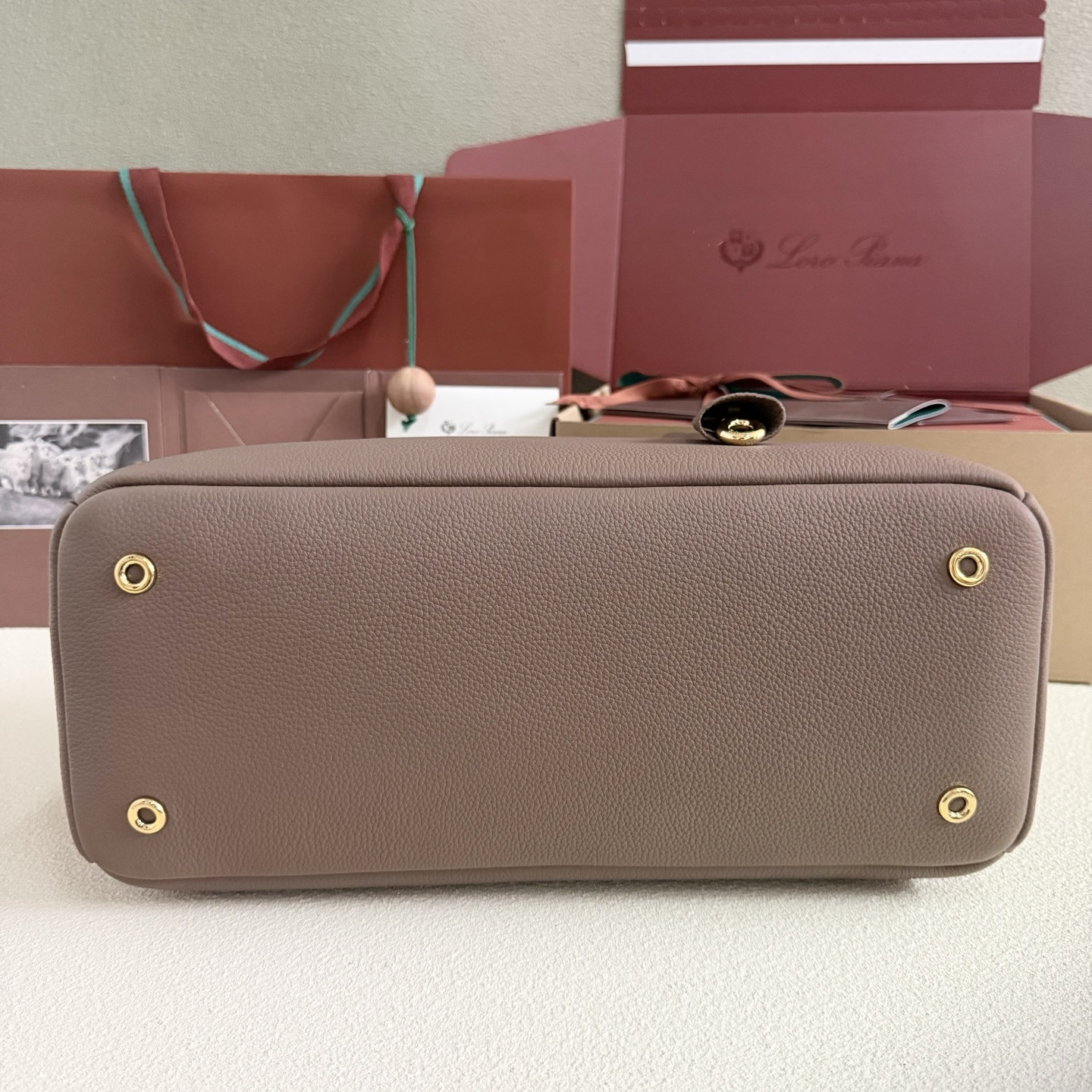 L0r0 P1ana Needle 38x22x16cm