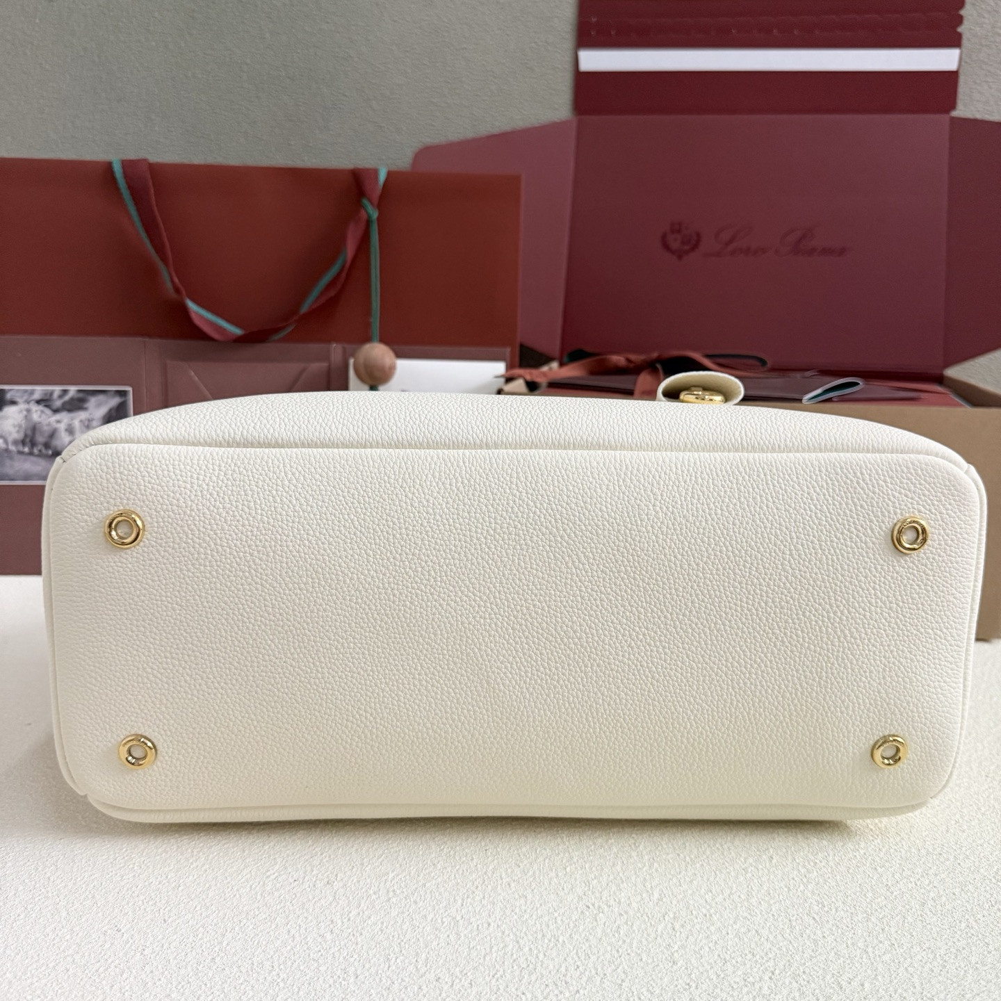 L0r0 P1ana Needle 38x22x16cm