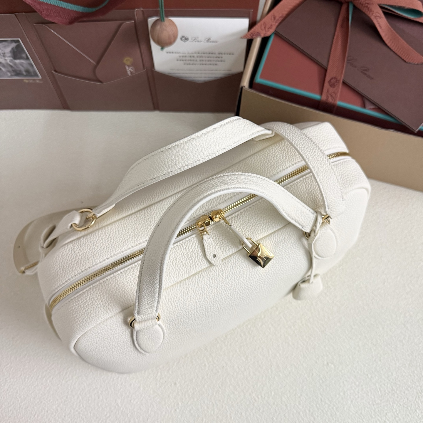 L0r0 P1ana Needle 38x22x16cm