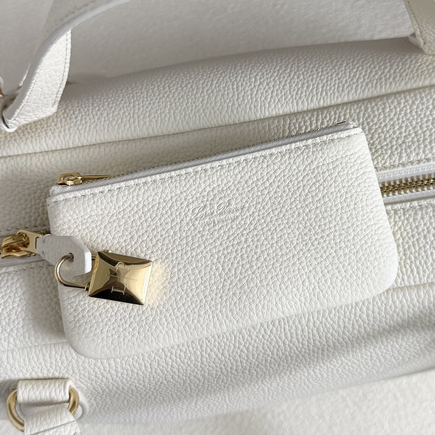 L0r0 P1ana Needle 38x22x16cm