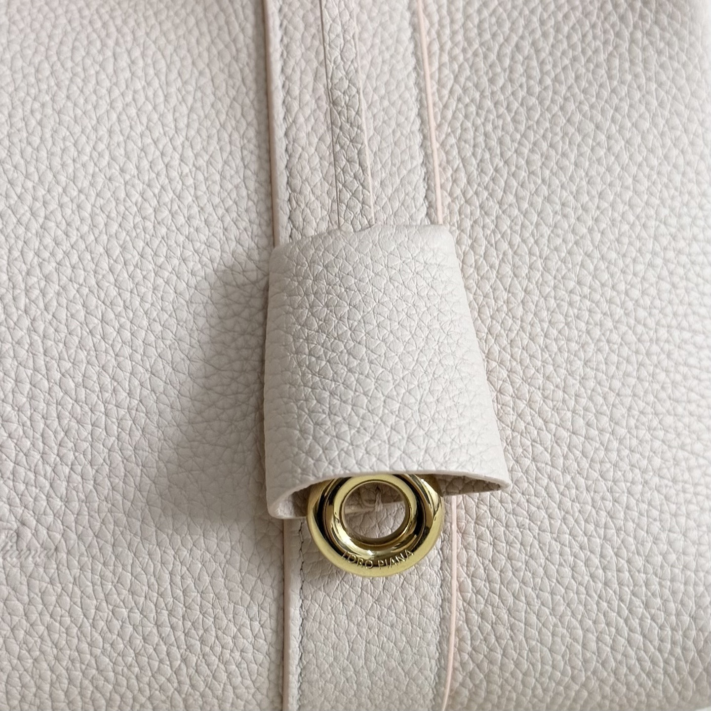 L0r0 P1ana Loom Bag L25 Grained Calfskin 25x18x12.5cm