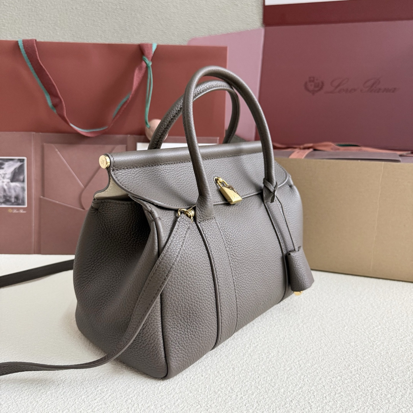 L0r0 P1ana Loom L25 Calfskin 25x18x12.5cm