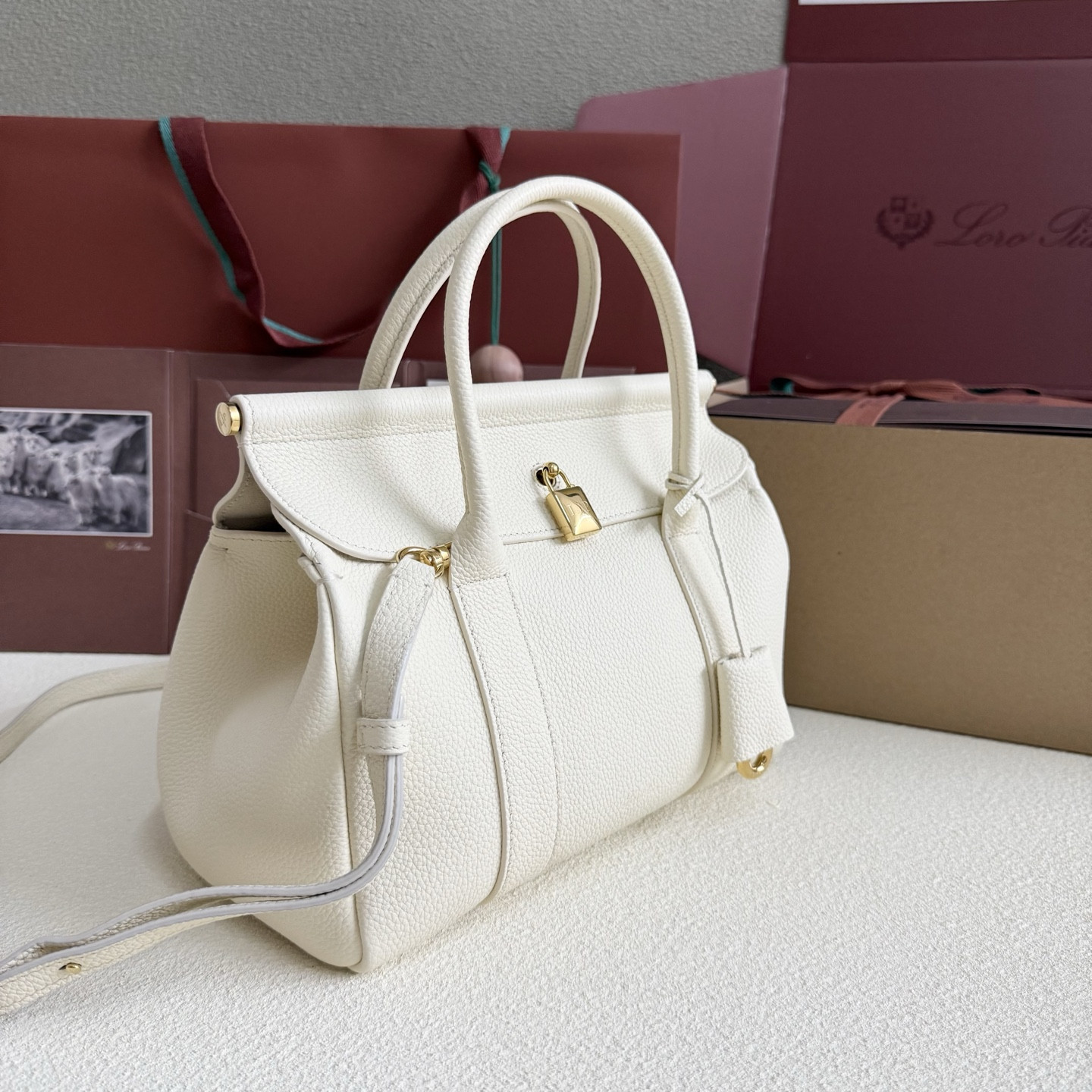 L0r0 P1ana Loom L25 Calfskin 25x18x12.5cm