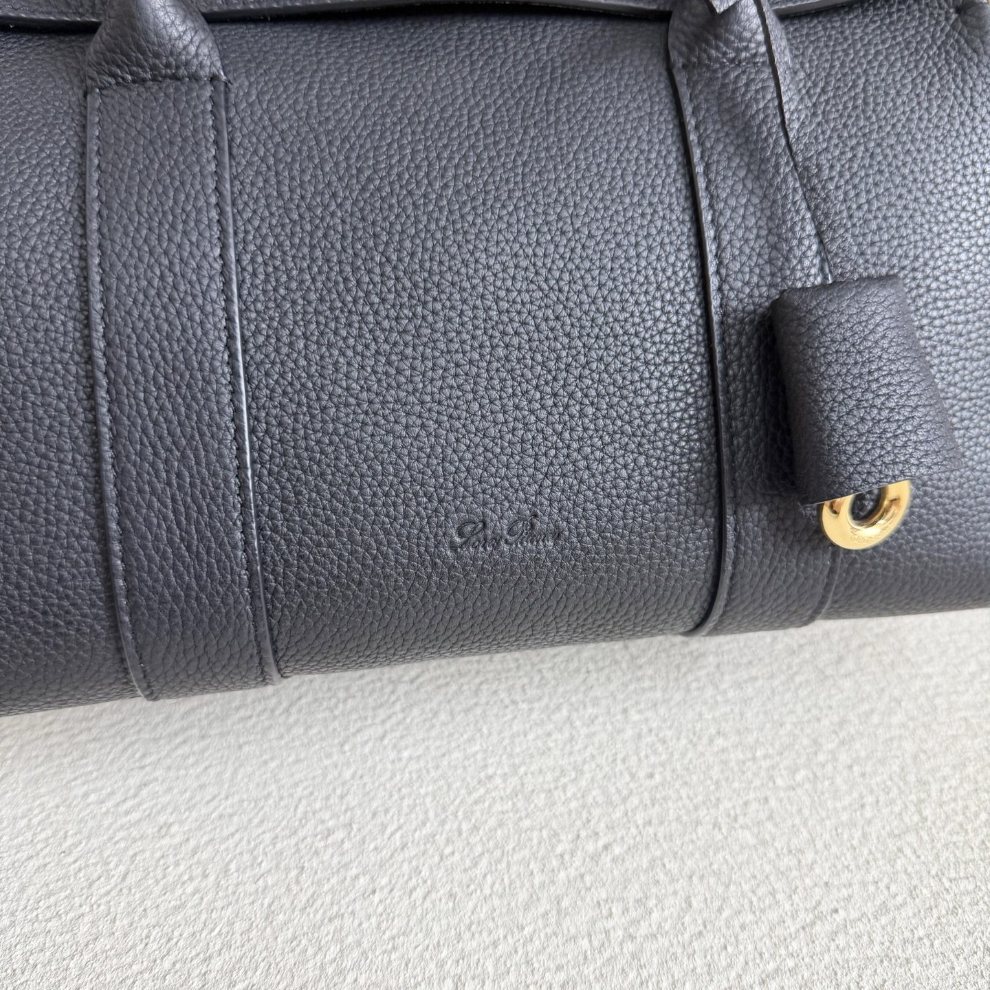 L0r0 P1ana Loom L25 Calfskin 25x18x12.5cm