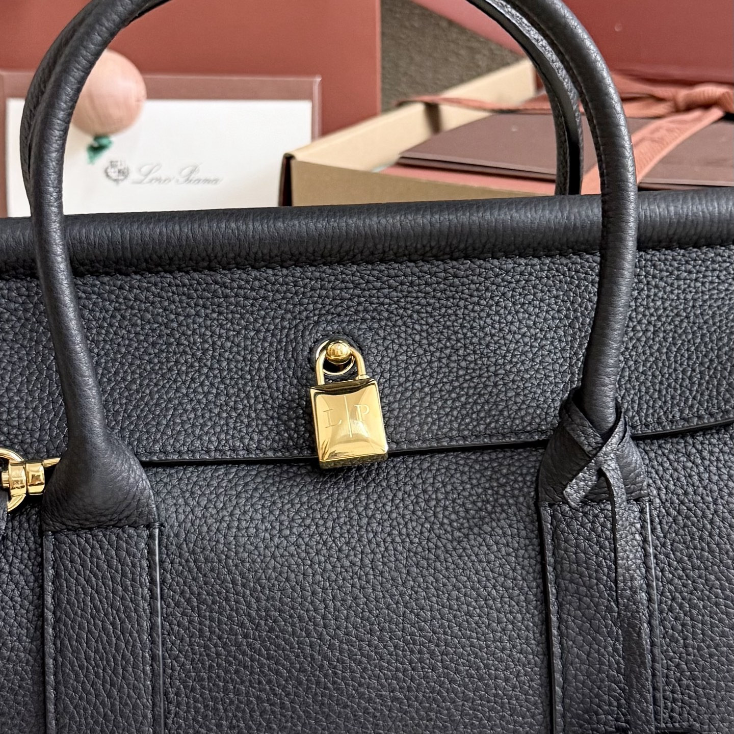 L0r0 P1ana Loom L25 Calfskin 25x18x12.5cm