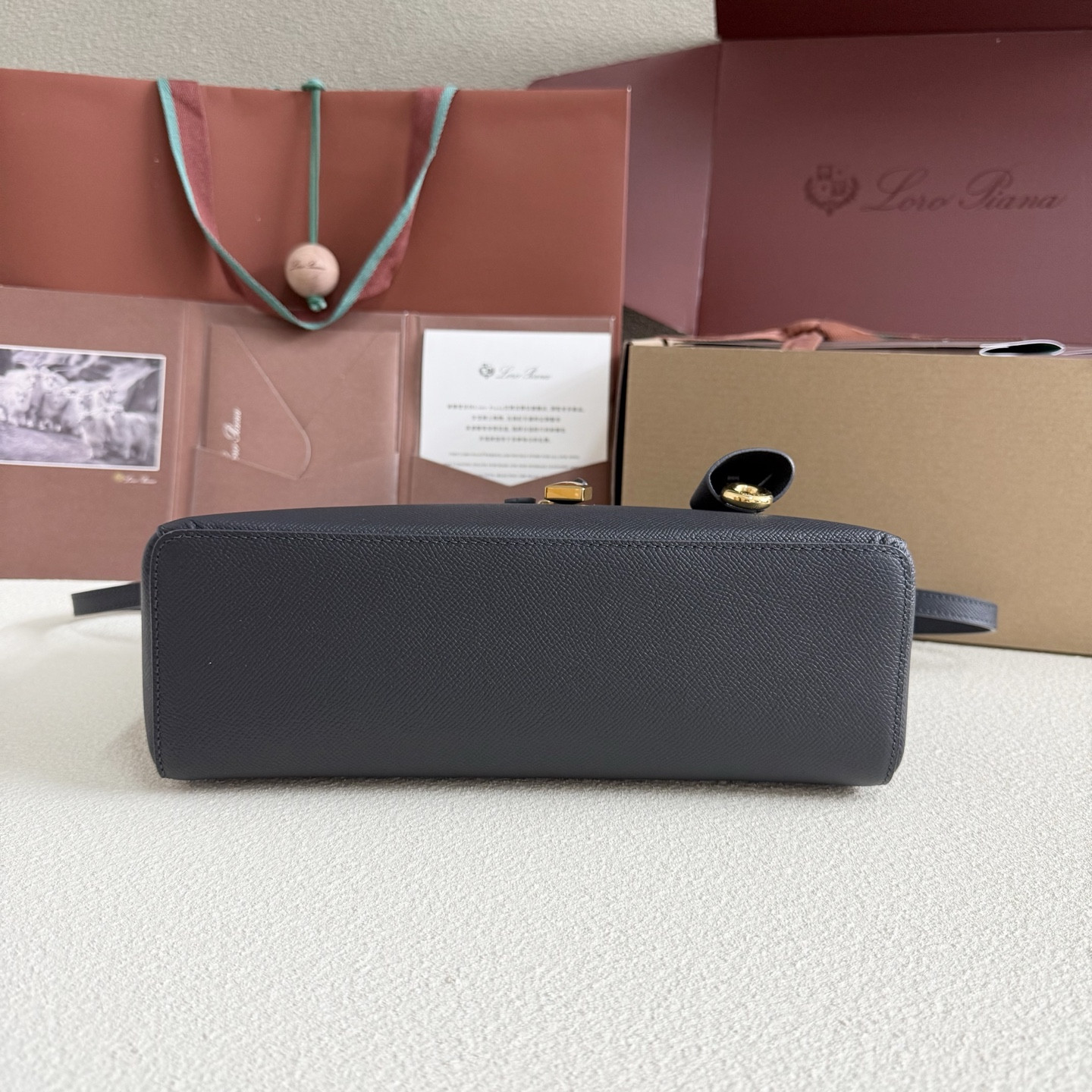 L0r0 P1ana Extra Pocket L27 Calfskin 16x27x10cm