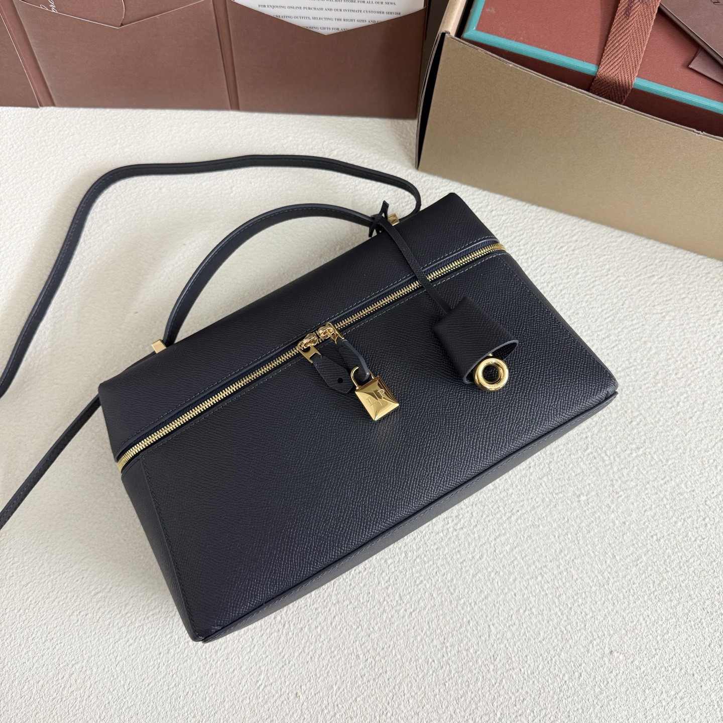 L0r0 P1ana Extra Pocket L27 Calfskin 16x27x10cm