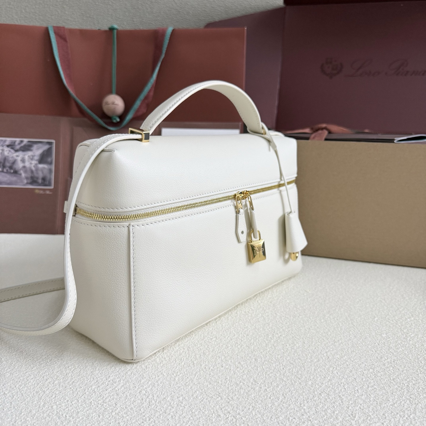L0r0 P1ana Extra Pocket L27 Calfskin 16x27x10cm