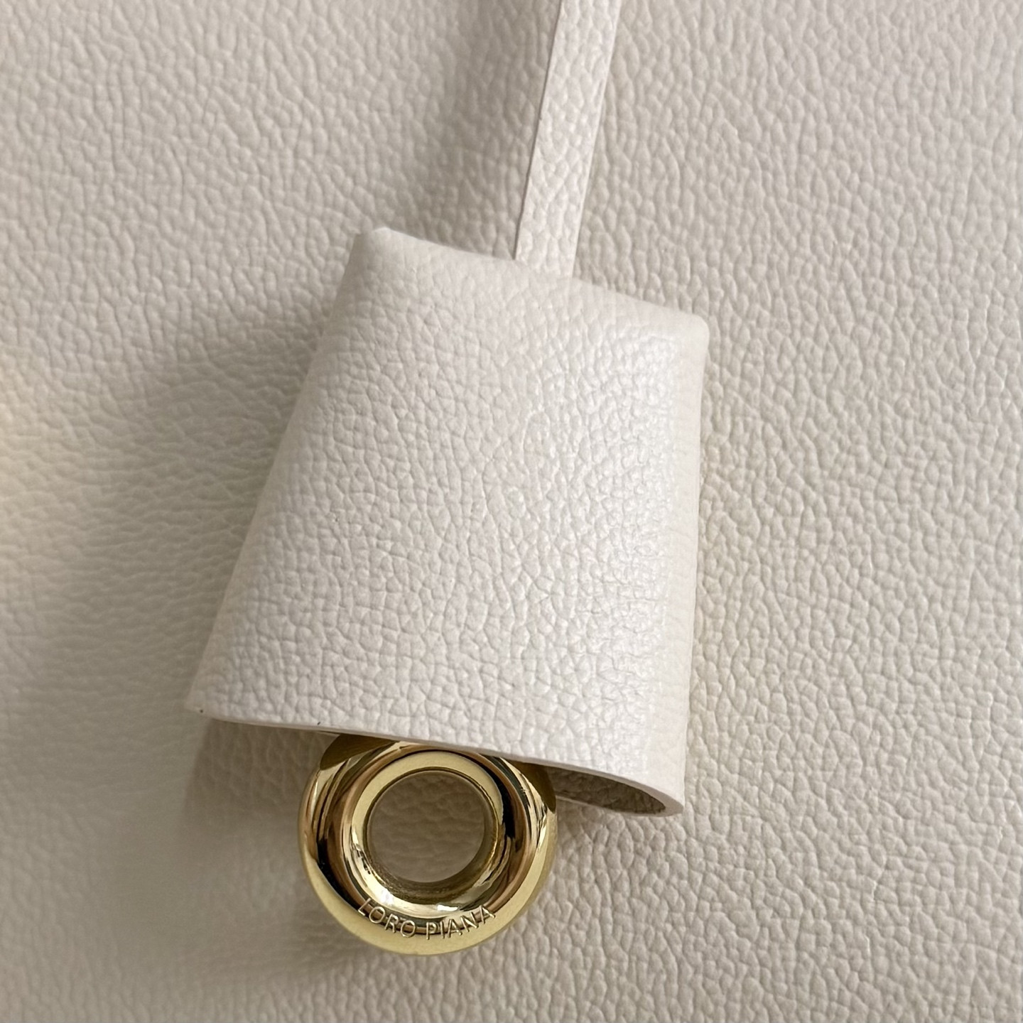 L0r0 P1ana Extra Pocket L27 Calfskin 16x27x10cm