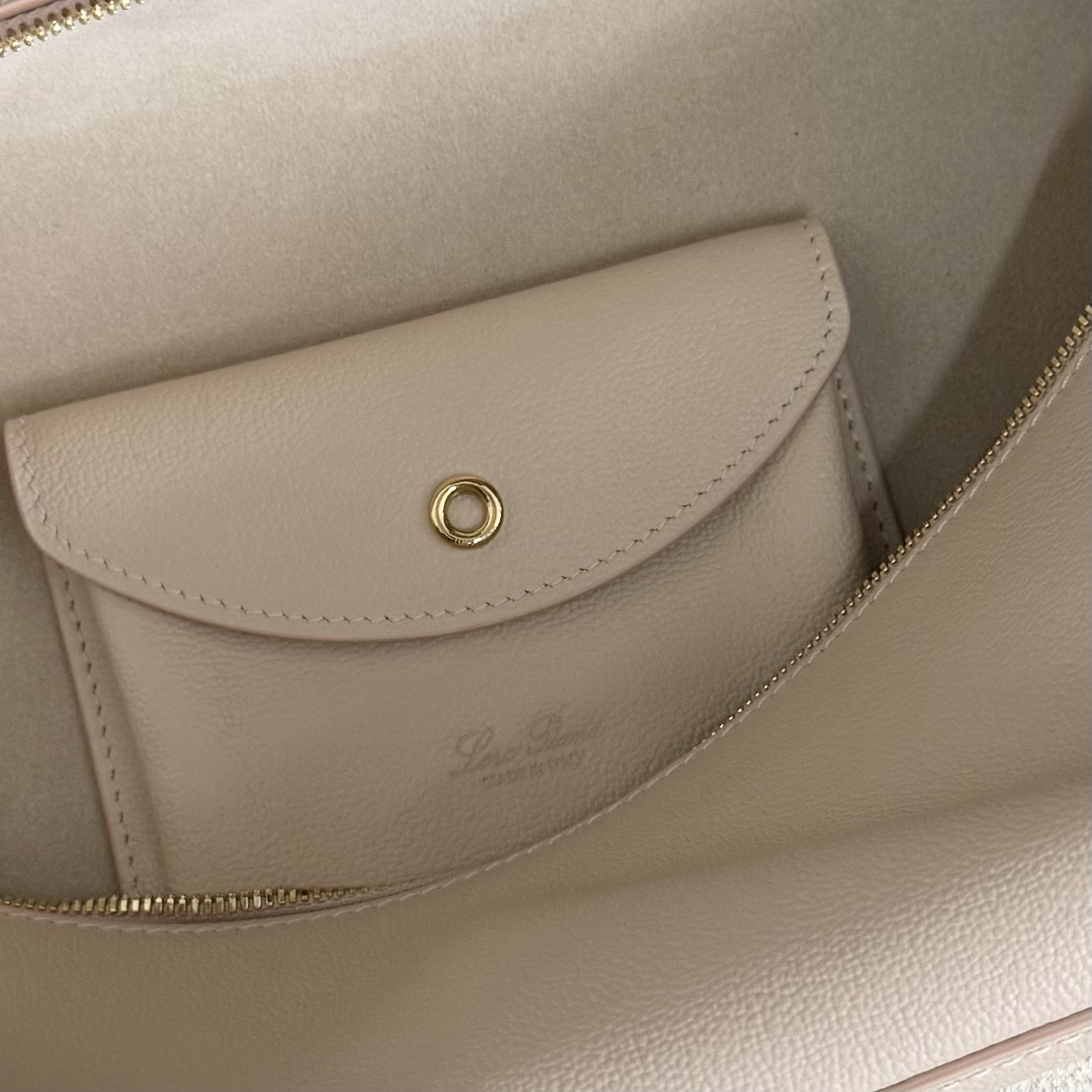 L0r0 P1ana Extra Pocket L27 Calfskin 16x27x10cm