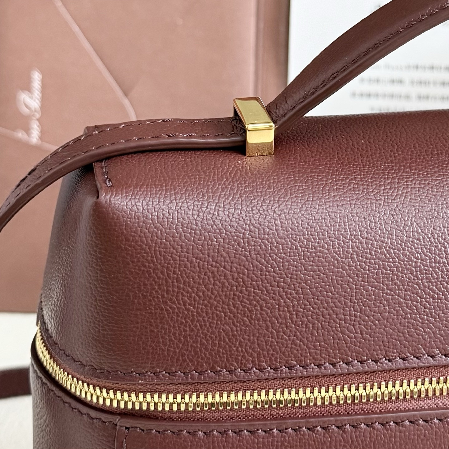 L0r0 P1ana Extra Pocket L27 Calfskin 16x27x10cm