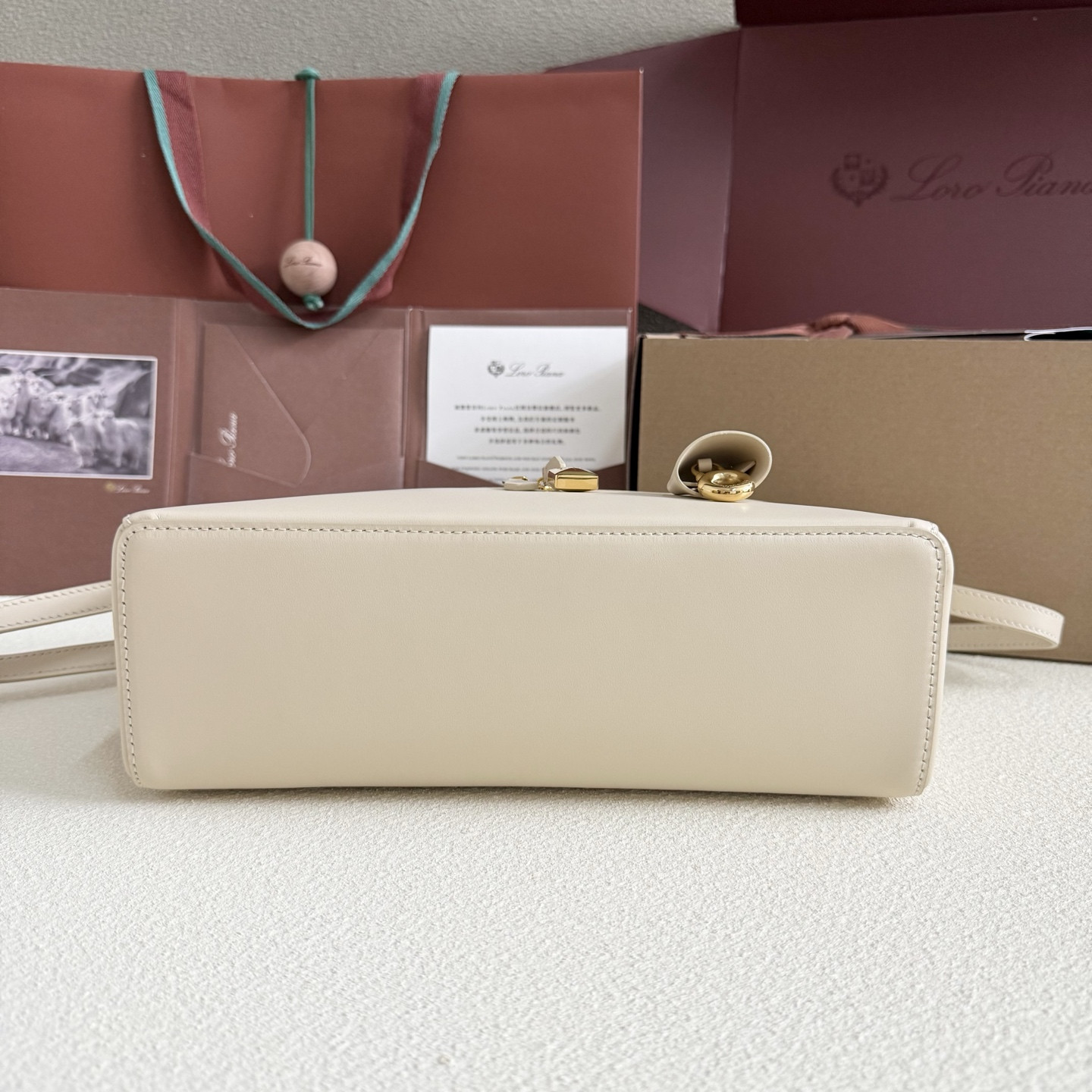 L0r0 P1ana Extra Pocket L27 Calfskin 16x27x10cm