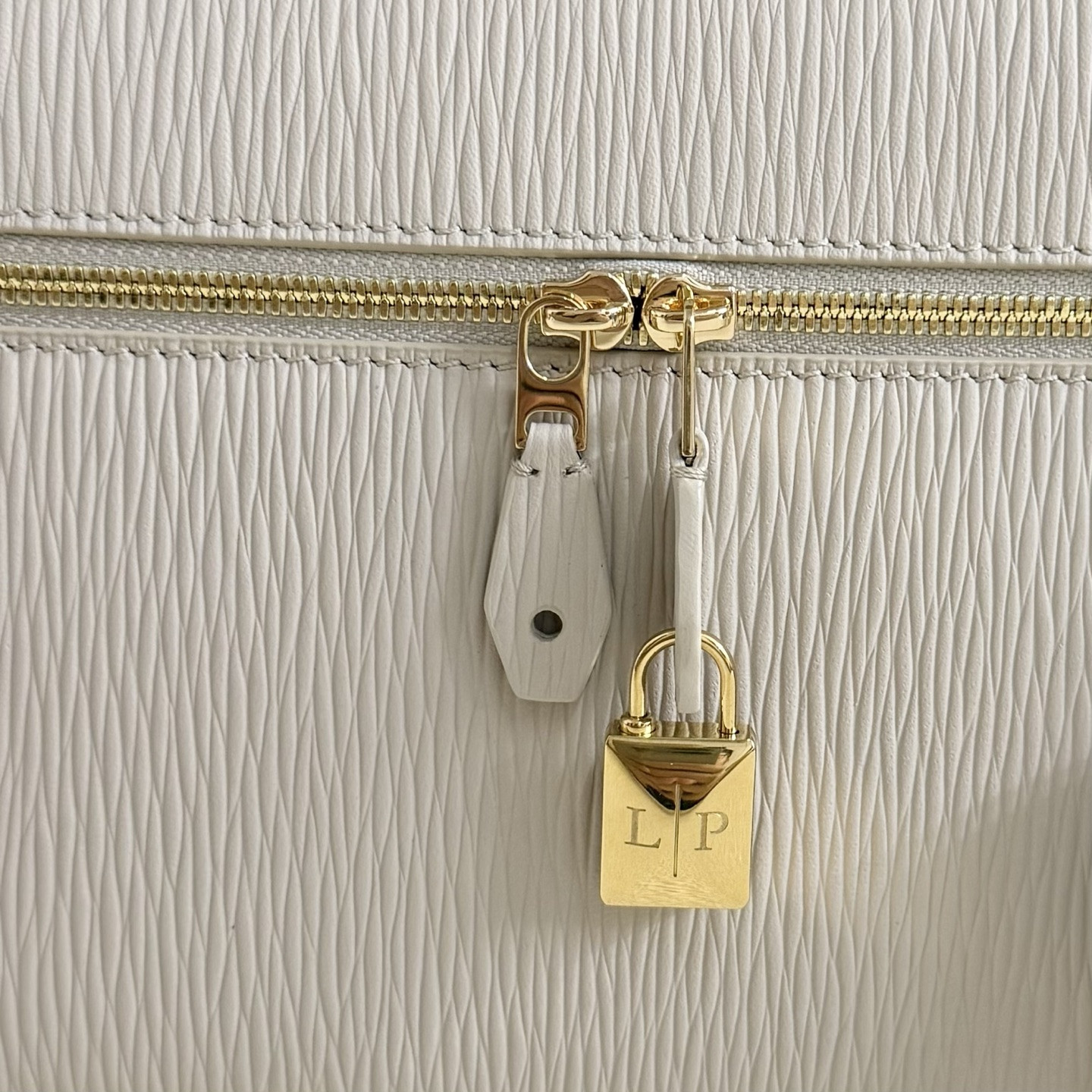 L0r0 P1ana Extra Pocket L27 Calfskin 16x27x10cm