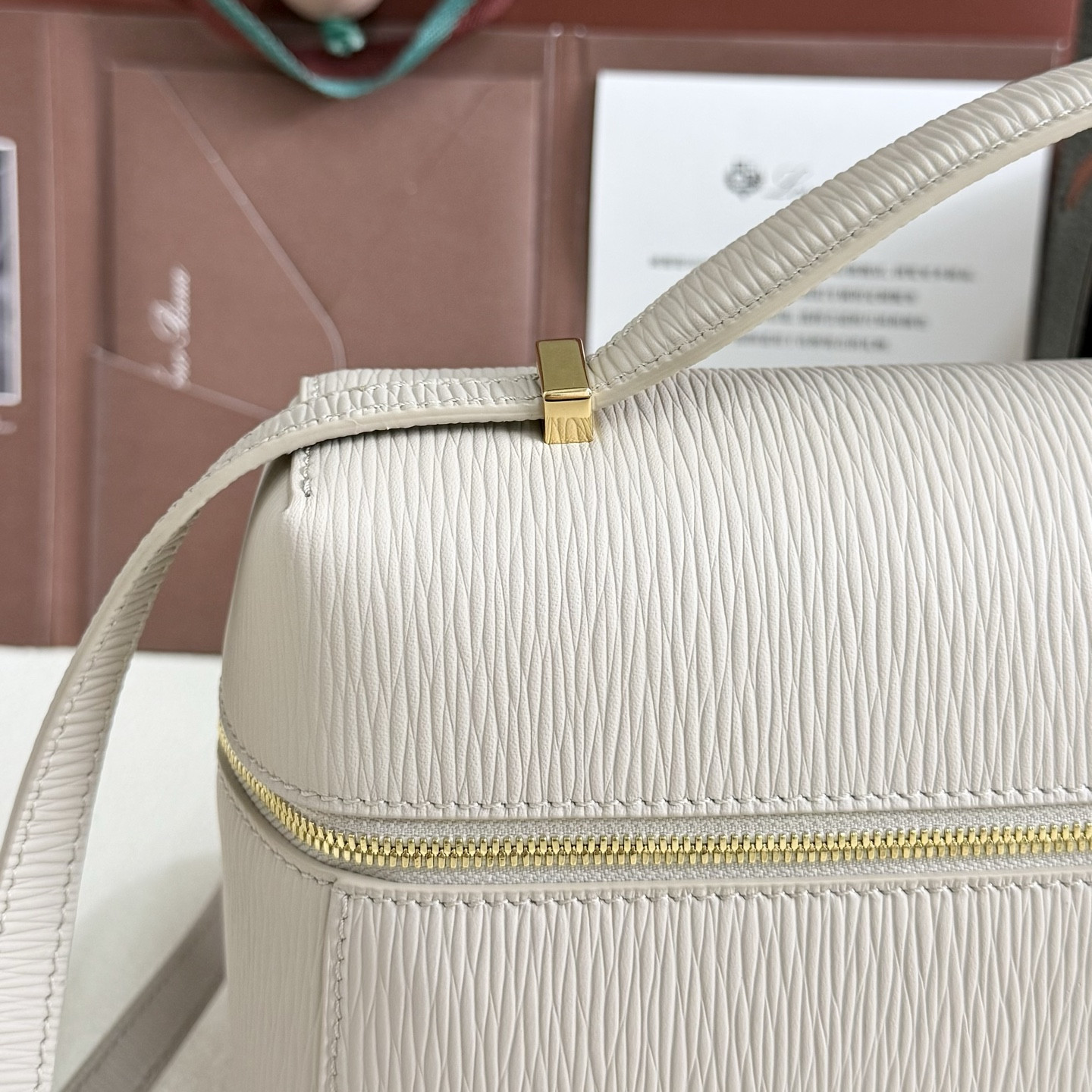 L0r0 P1ana Extra Pocket L27 Calfskin 16x27x10cm