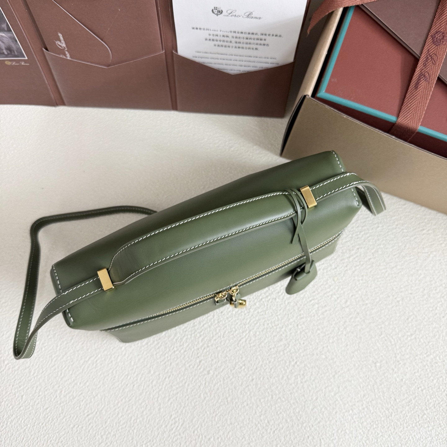 L0r0 P1ana Extra Pocket L27 Calfskin 16x27x10cm